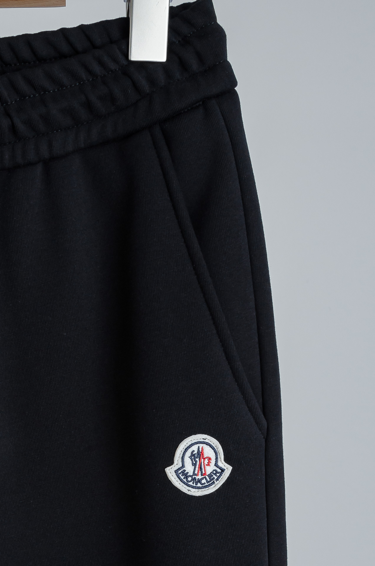 ☀️☀️MONC*LER 蒙口2026FW秋冬新款加绒休闲卫裤# 舒柔加绒加厚面料，一件都能抵御严寒雨雪