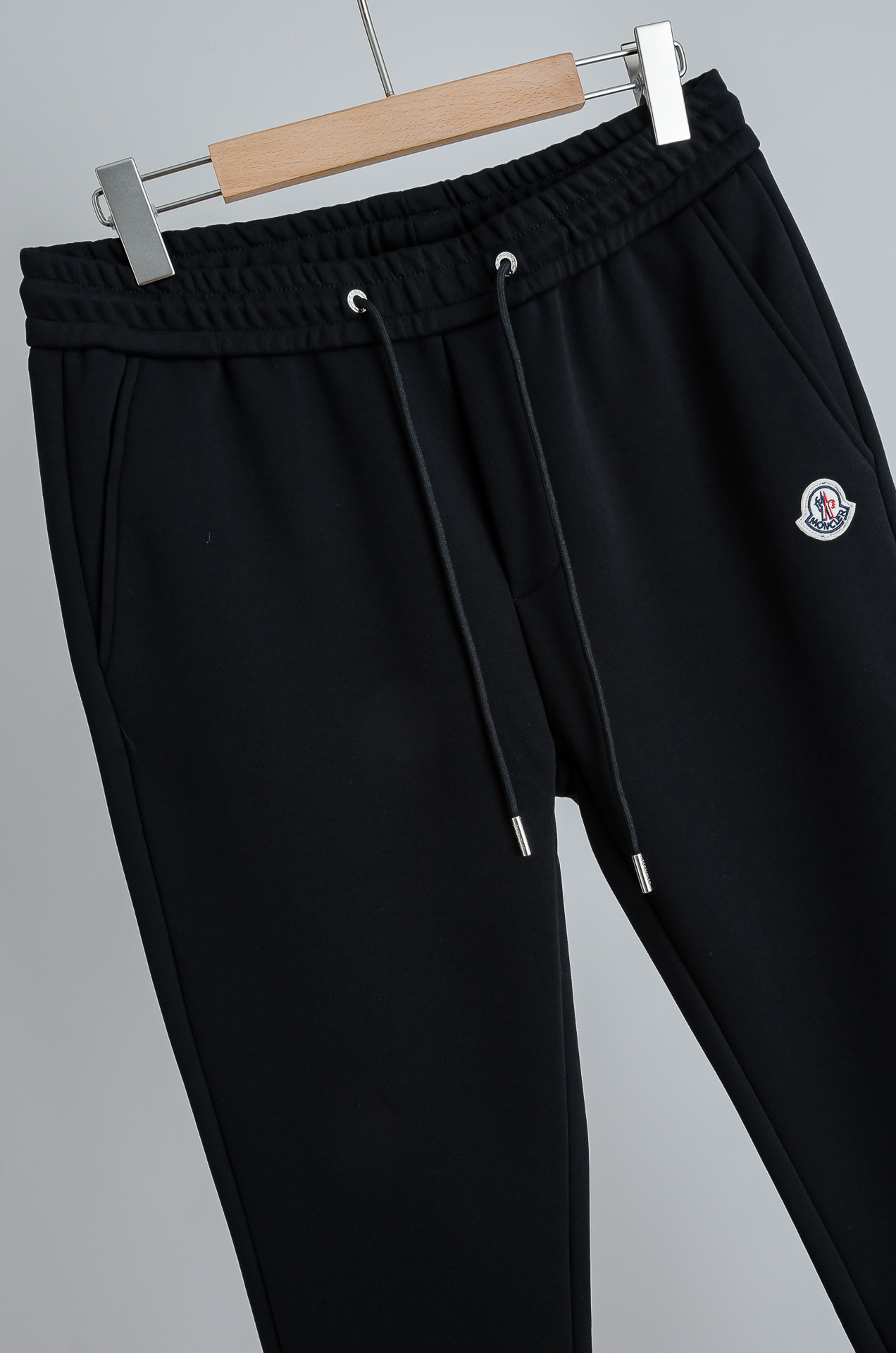 ☀️☀️MONC*LER 蒙口2026FW秋冬新款加绒休闲卫裤# 舒柔加绒加厚面料，一件都能抵御严寒雨雪