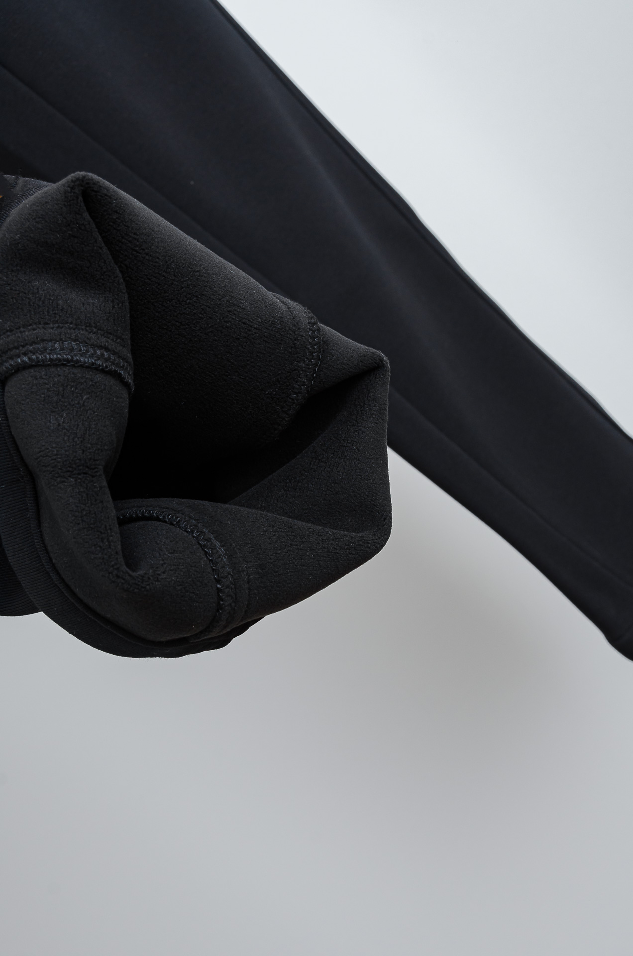 ☀️☀️LV 2026FW秋冬新款加绒休闲卫裤# 舒柔加绒加厚面料，一件都能抵御严寒雨雪的侵袭。秋冬时节