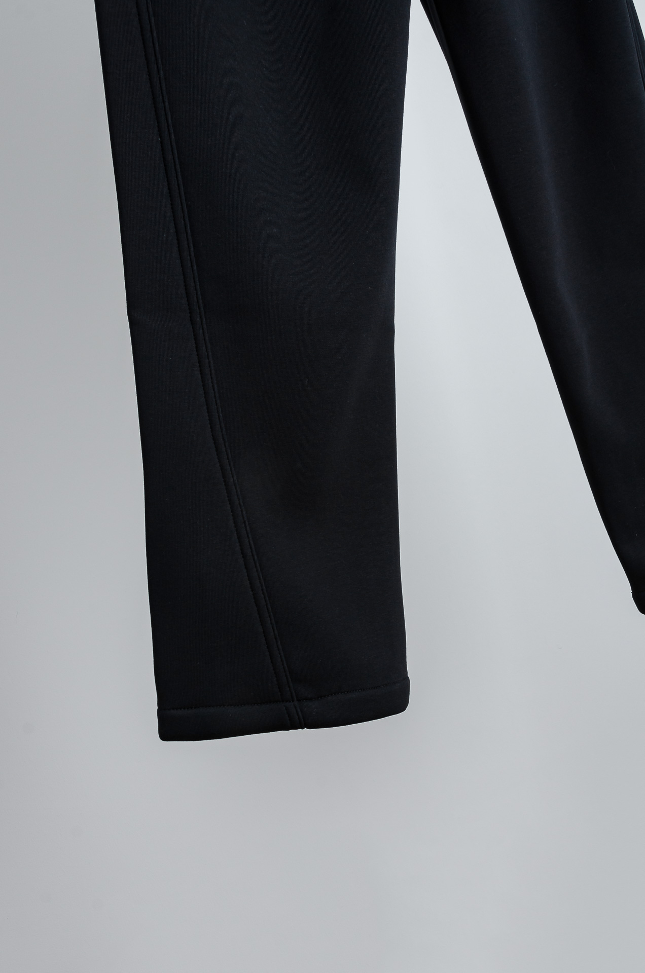 ☀️☀️LV 2026FW秋冬新款加绒休闲卫裤# 舒柔加绒加厚面料，一件都能抵御严寒雨雪的侵袭。秋冬时节