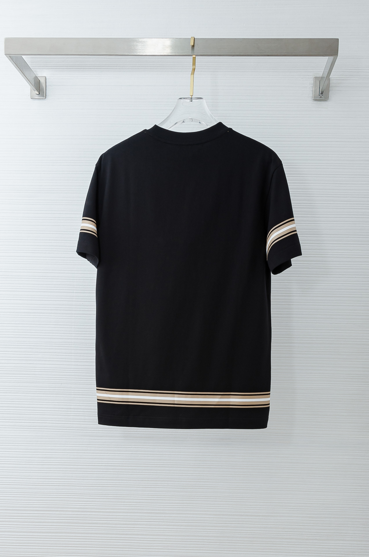 Burbe*rry巴宝*莉2026SS时尚潮人必备男士休闲圆领短袖T恤衫#设计理念潮流前卫与尚可持续，选