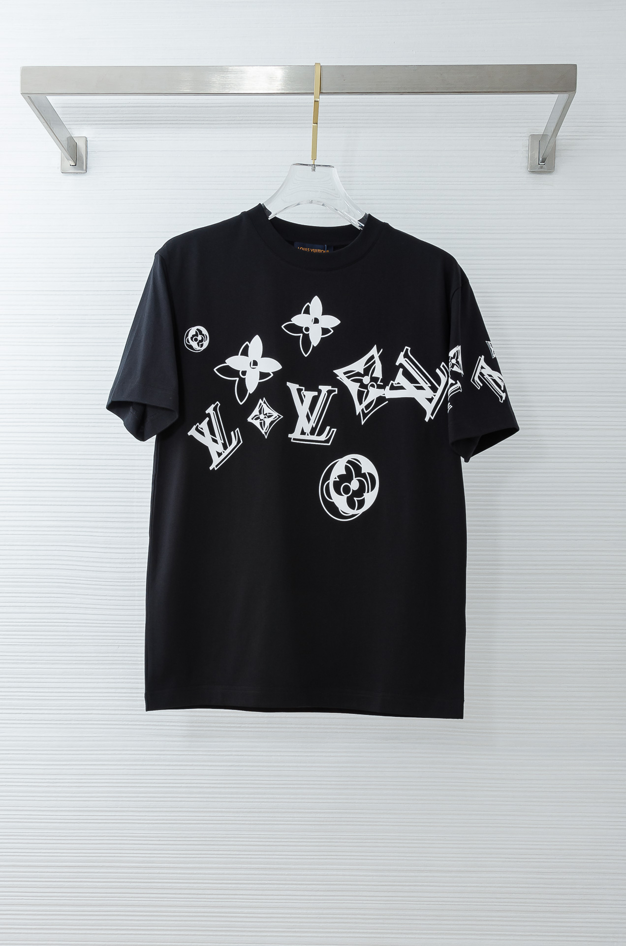 LV 2026SS时尚潮人必备男士休闲圆领短袖T恤衫#设计理念潮流前卫与尚可持续，选用客供进口100%棉