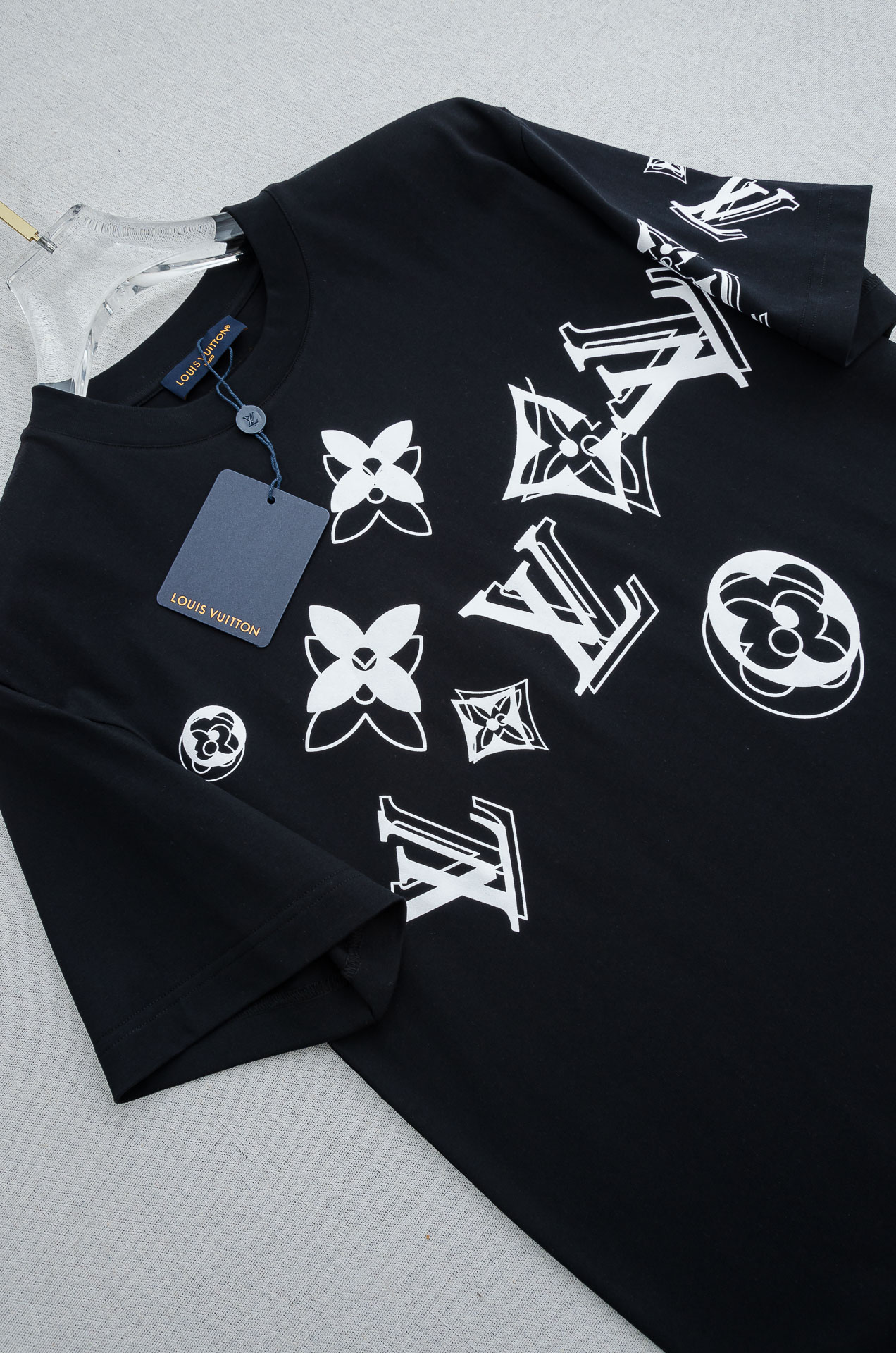 LV 2026SS时尚潮人必备男士休闲圆领短袖T恤衫#设计理念潮流前卫与尚可持续，选用客供进口100%棉