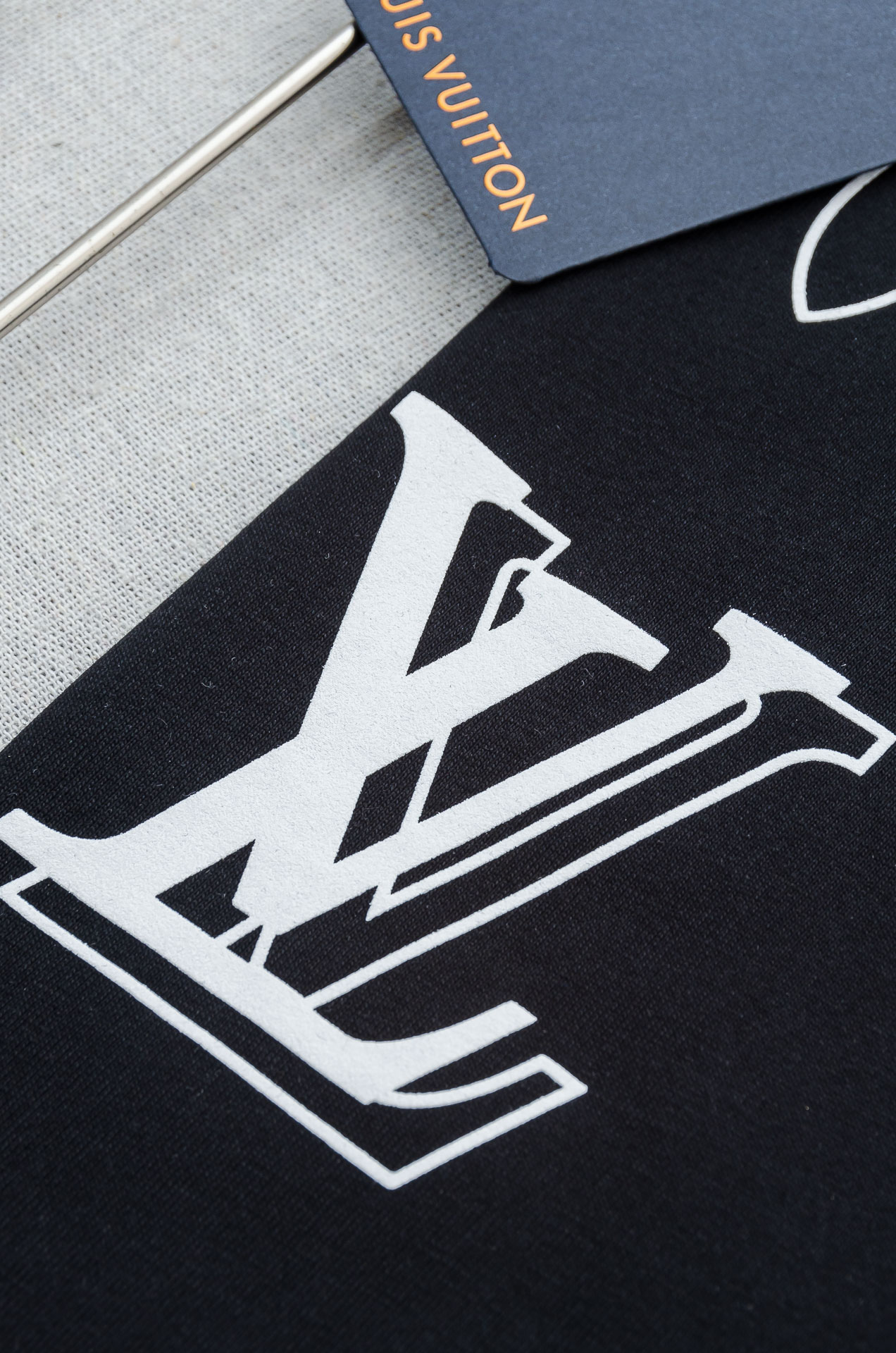 LV 2026SS时尚潮人必备男士休闲圆领短袖T恤衫#设计理念潮流前卫与尚可持续，选用客供进口100%棉