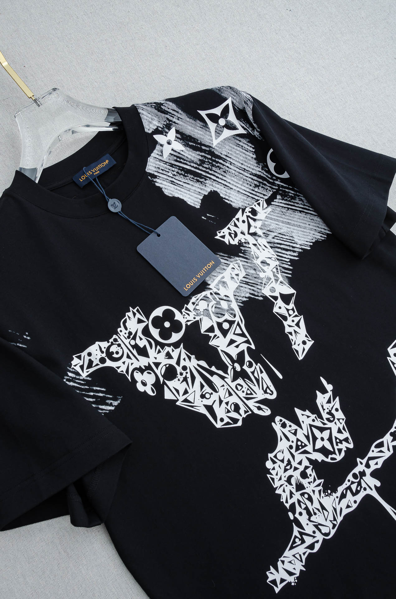 LV 2026SS时尚潮人必备男士休闲圆领短袖T恤衫#设计理念潮流前卫与尚可持续，选用客供进口100%棉