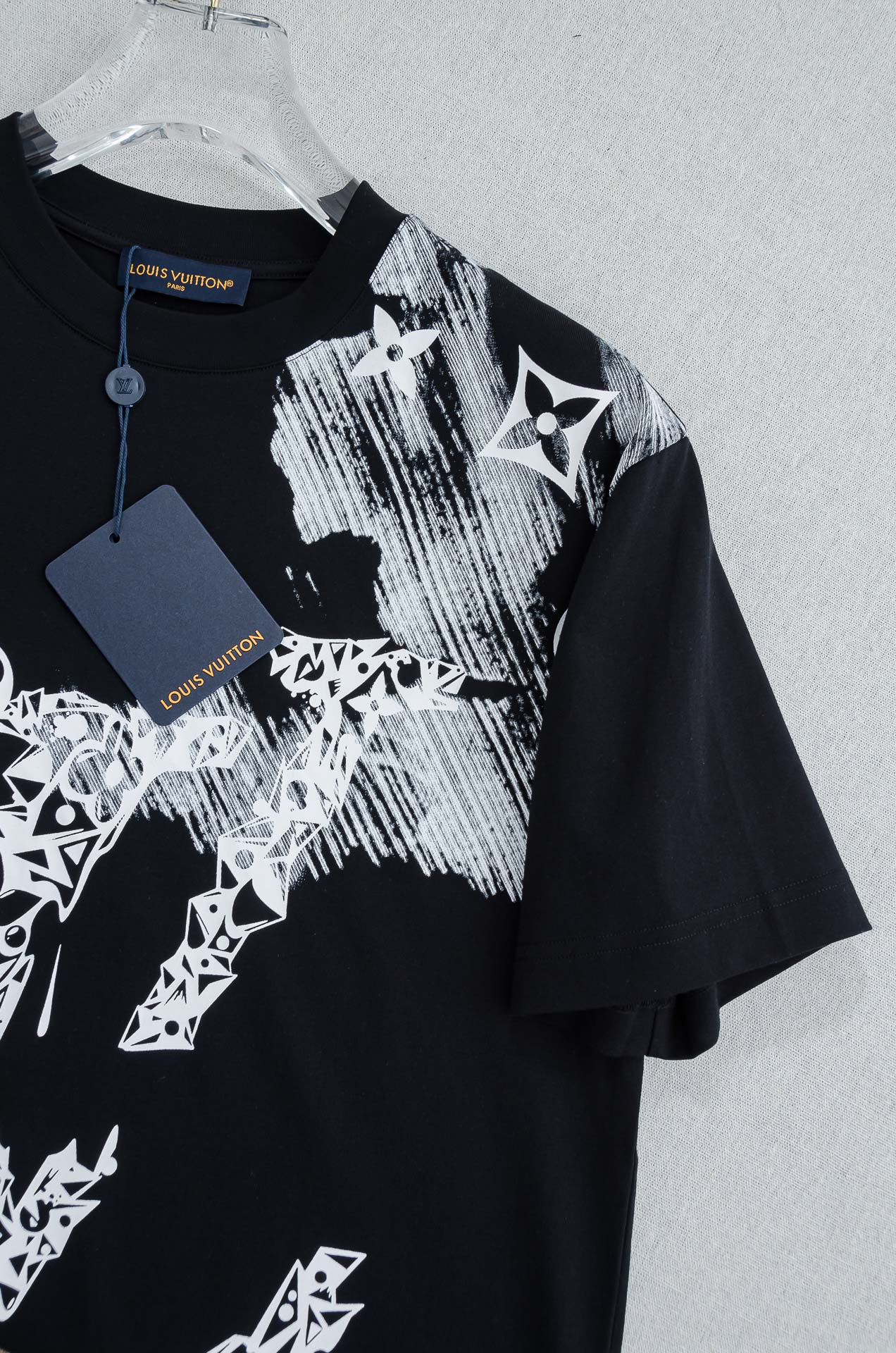 LV 2026SS时尚潮人必备男士休闲圆领短袖T恤衫#设计理念潮流前卫与尚可持续，选用客供进口100%棉