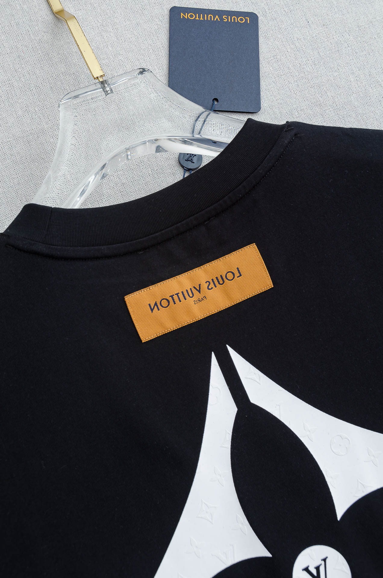 LV 2026SS时尚潮人必备男士休闲圆领短袖T恤衫#设计理念潮流前卫与尚可持续，选用客供进口100%棉