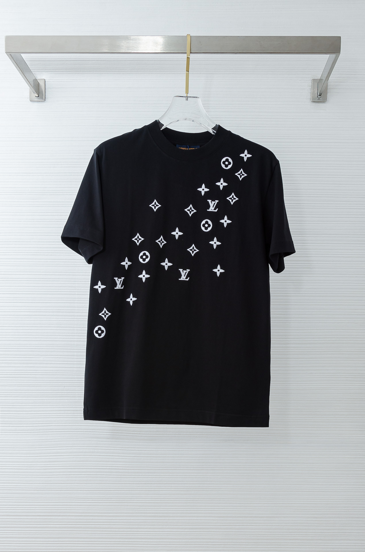 LV 2026SS时尚潮人必备男士休闲圆领短袖T恤衫#设计理念潮流前卫与尚可持续，选用客供进口100%棉