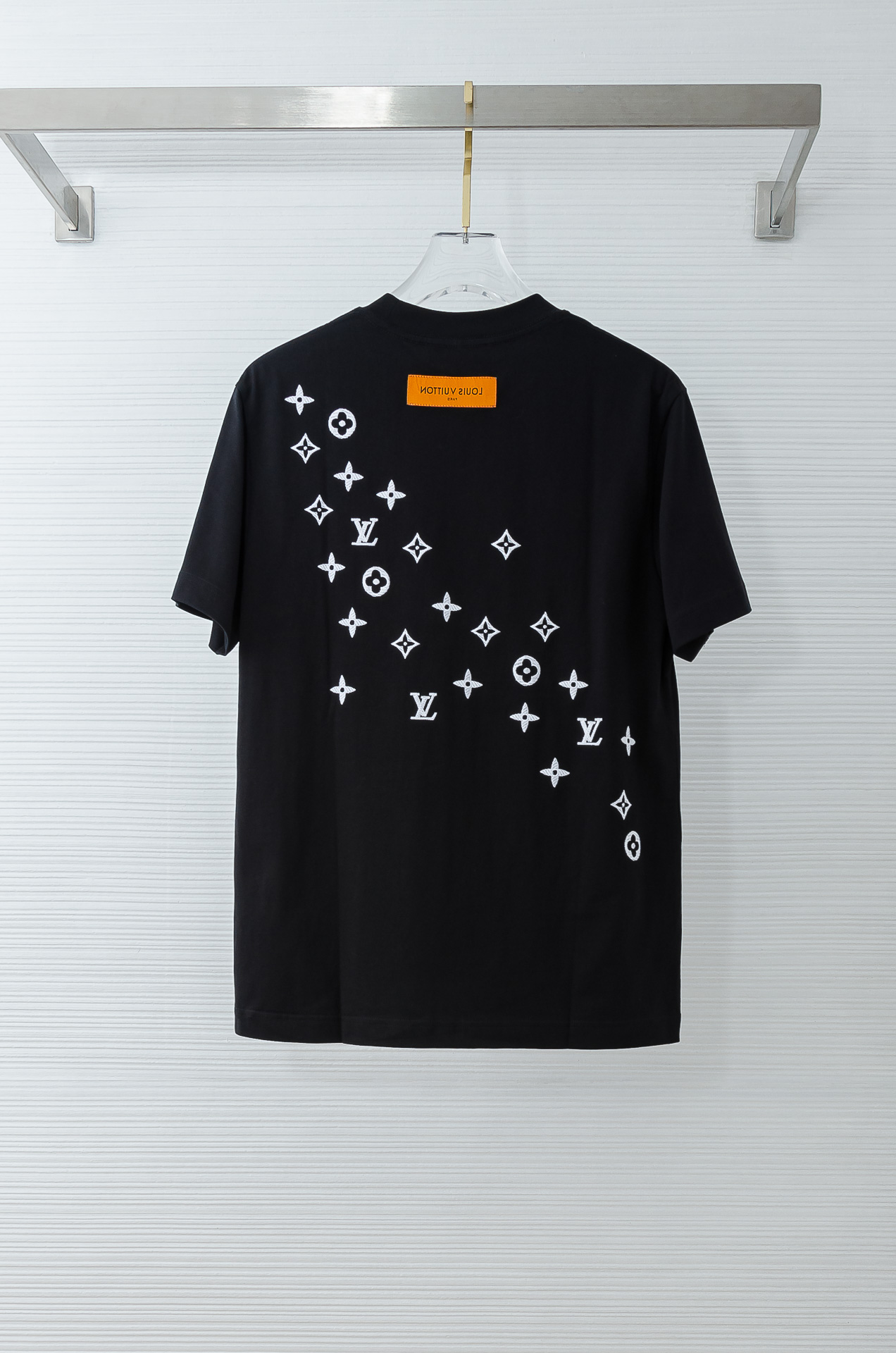 LV 2026SS时尚潮人必备男士休闲圆领短袖T恤衫#设计理念潮流前卫与尚可持续，选用客供进口100%棉