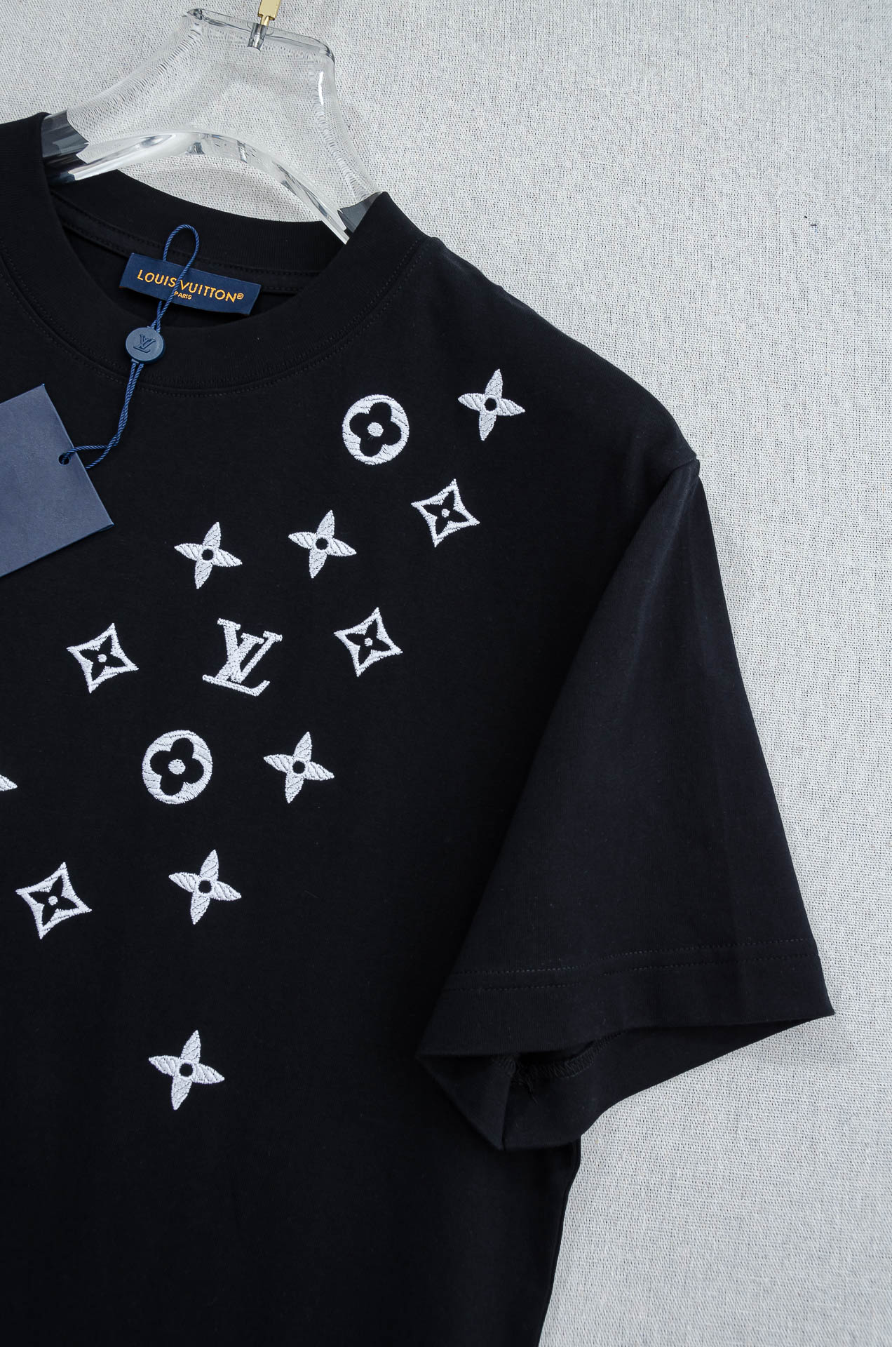 LV 2026SS时尚潮人必备男士休闲圆领短袖T恤衫#设计理念潮流前卫与尚可持续，选用客供进口100%棉