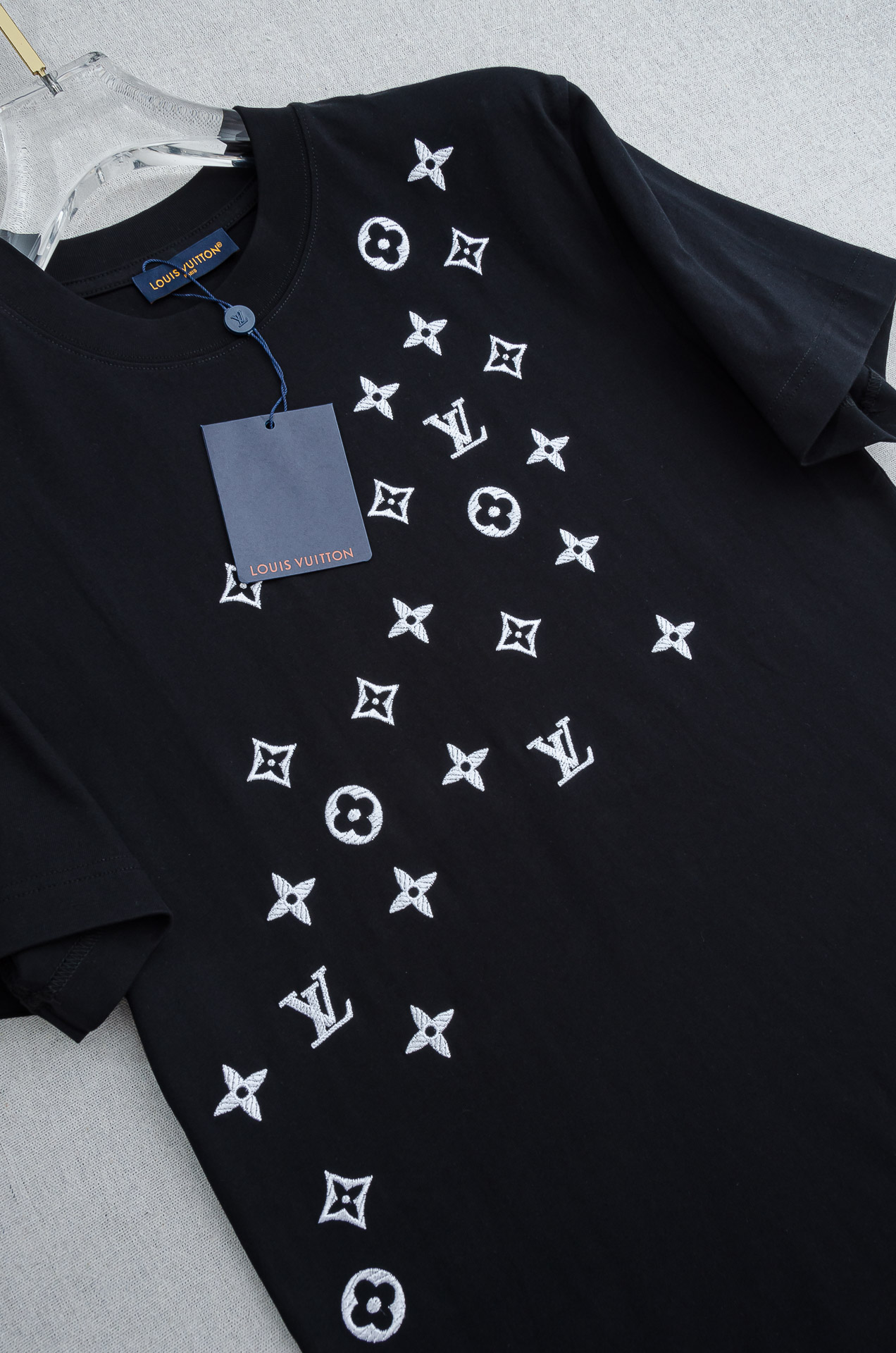 LV 2026SS时尚潮人必备男士休闲圆领短袖T恤衫#设计理念潮流前卫与尚可持续，选用客供进口100%棉