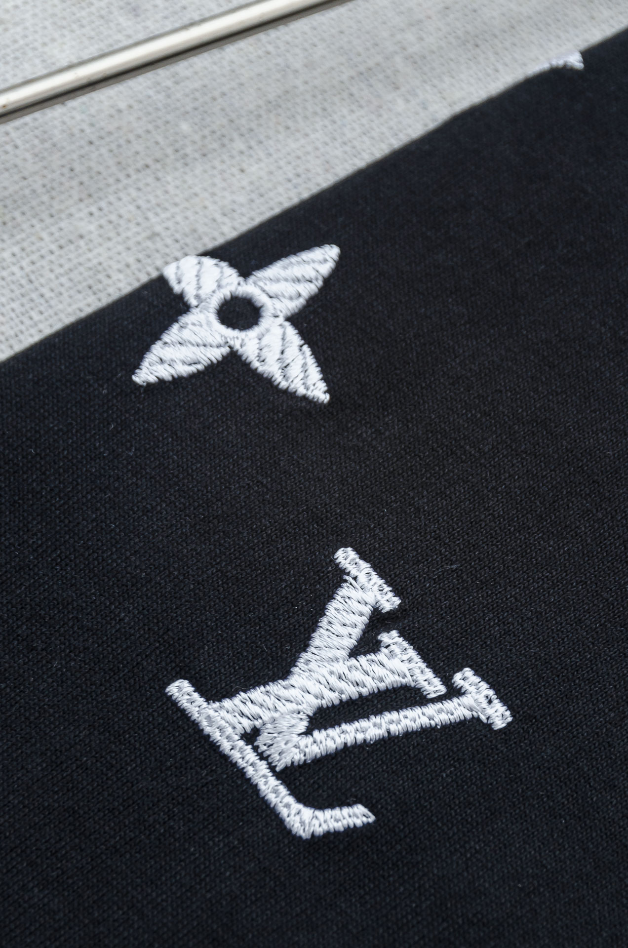 LV 2026SS时尚潮人必备男士休闲圆领短袖T恤衫#设计理念潮流前卫与尚可持续，选用客供进口100%棉