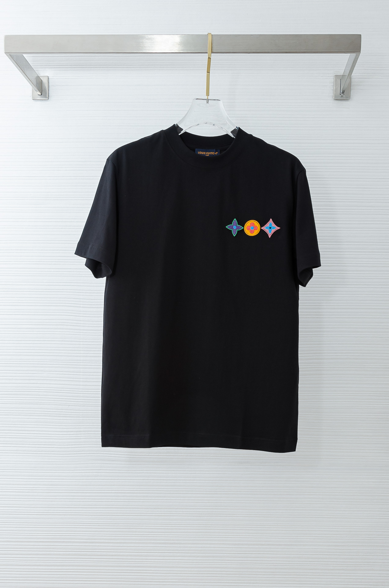 LV 2026SS时尚潮人必备男士休闲圆领短袖T恤衫#设计理念潮流前卫与尚可持续，选用客供进口100%棉