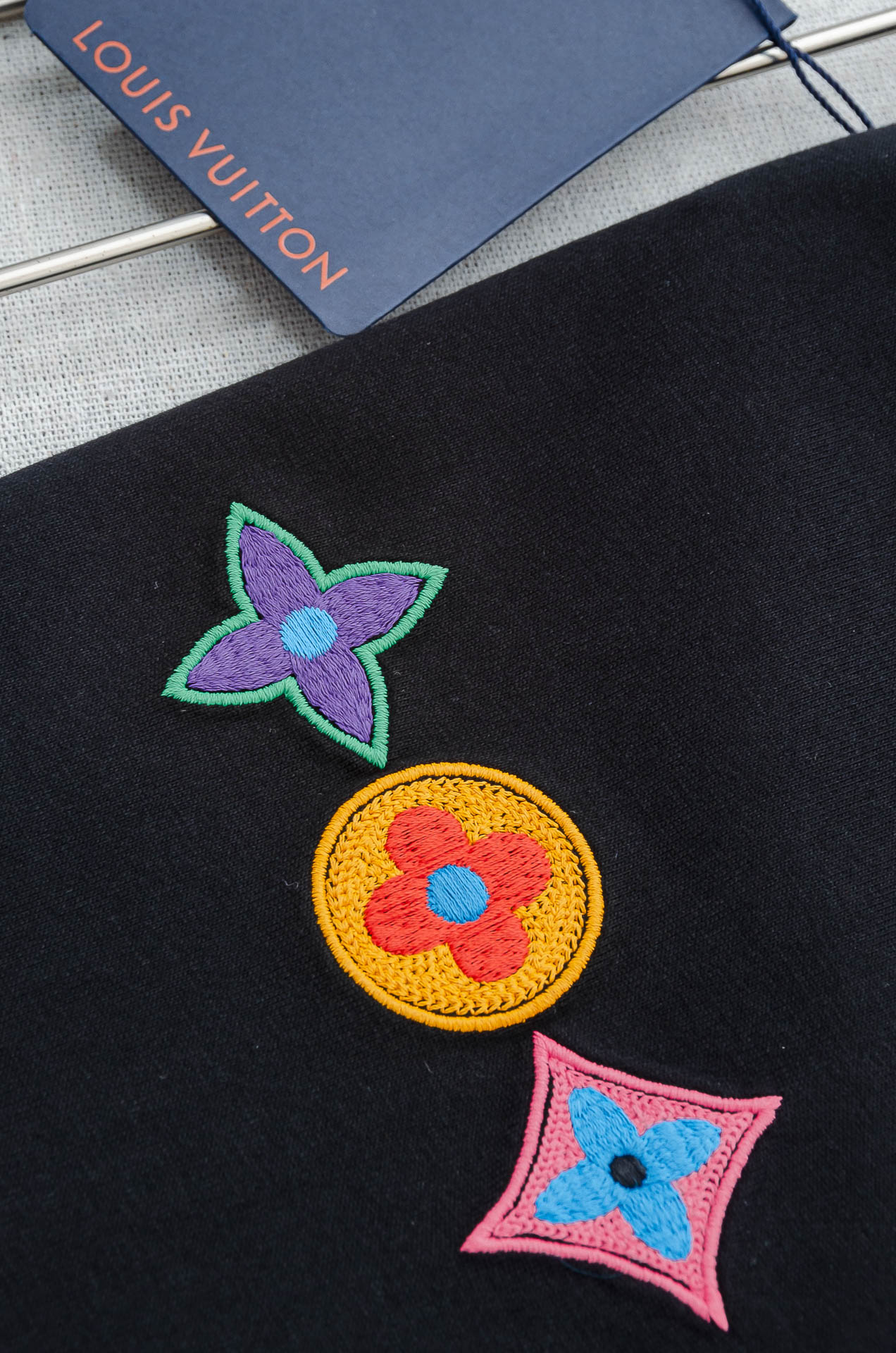 LV 2026SS时尚潮人必备男士休闲圆领短袖T恤衫#设计理念潮流前卫与尚可持续，选用客供进口100%棉