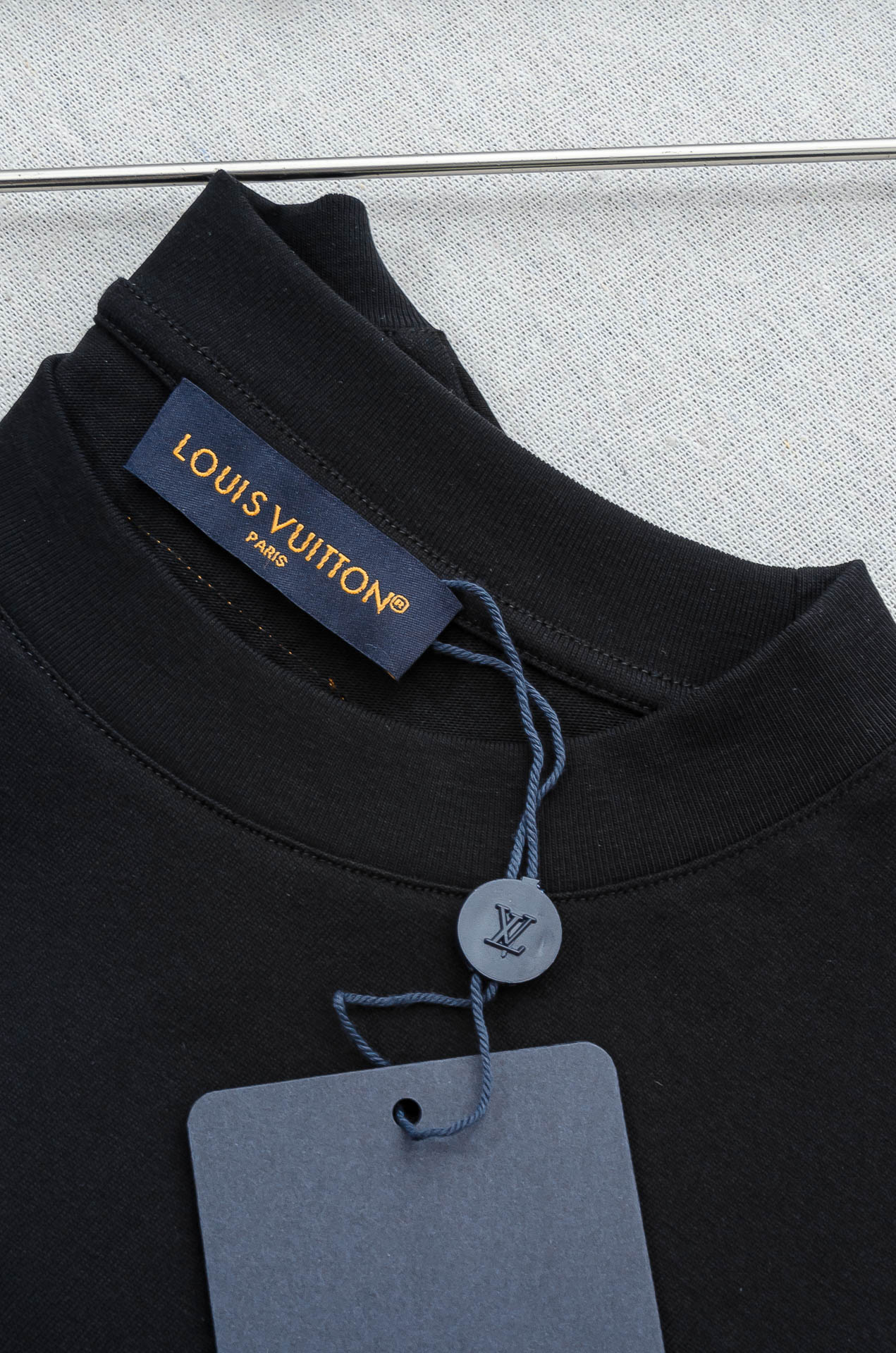 LV 2026SS时尚潮人必备男士休闲圆领短袖T恤衫#设计理念潮流前卫与尚可持续，选用客供进口100%棉