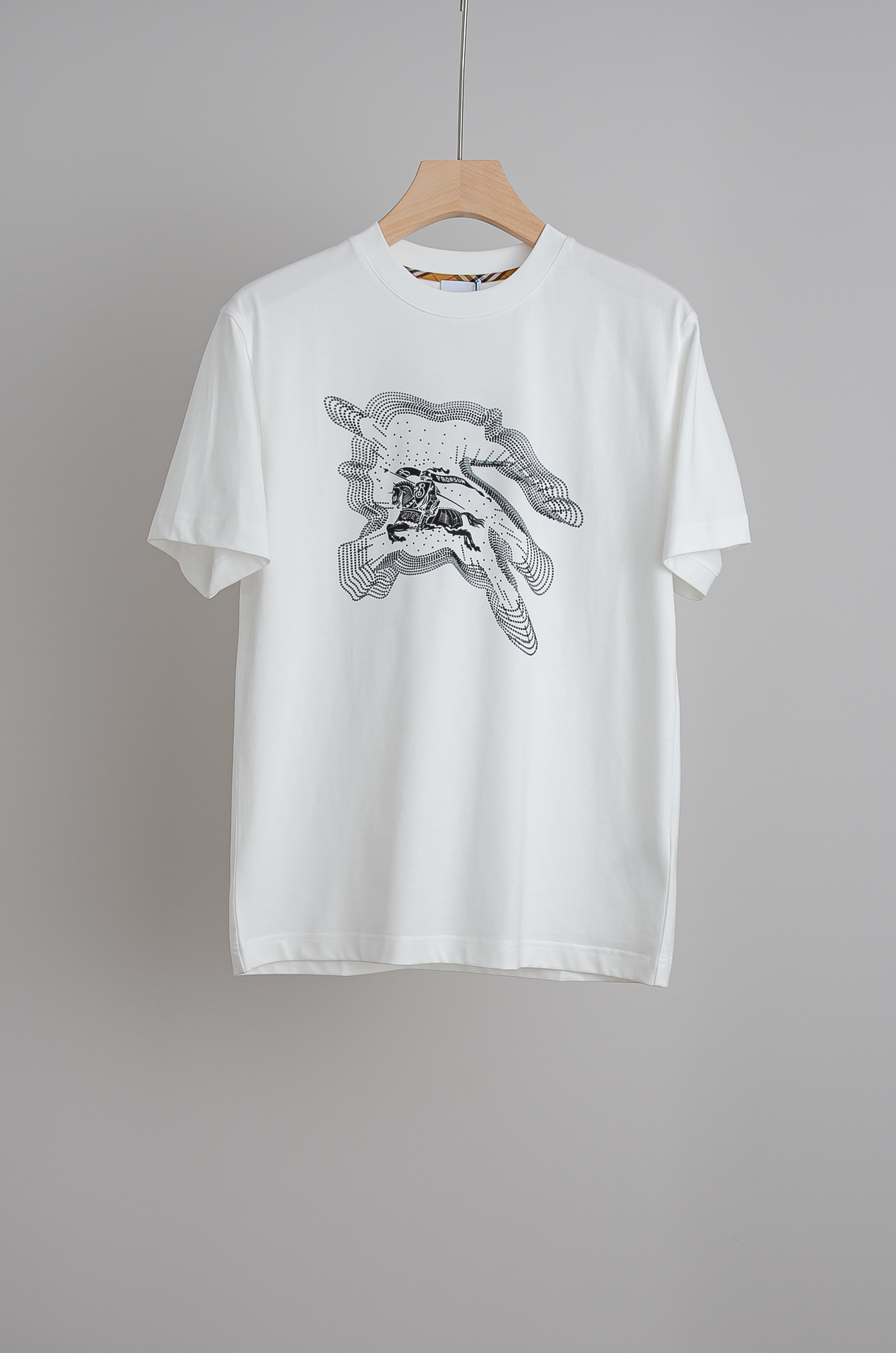 ☀️☀️ Burbe*rry巴宝*莉2026SS时尚潮人必备男士休闲圆领短袖T恤衫#设计理念潮流前卫与尚