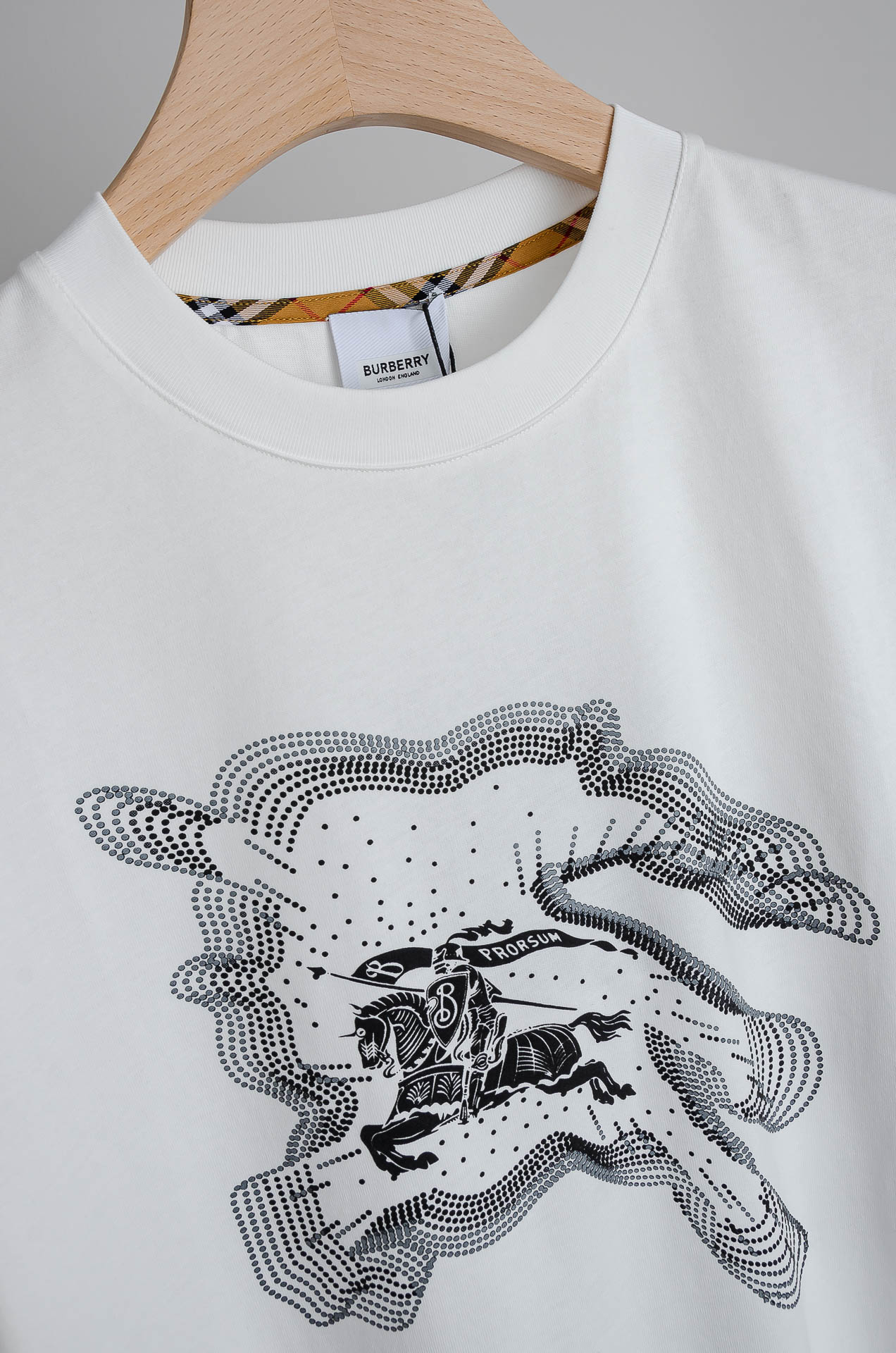 ☀️☀️ Burbe*rry巴宝*莉2026SS时尚潮人必备男士休闲圆领短袖T恤衫#设计理念潮流前卫与尚