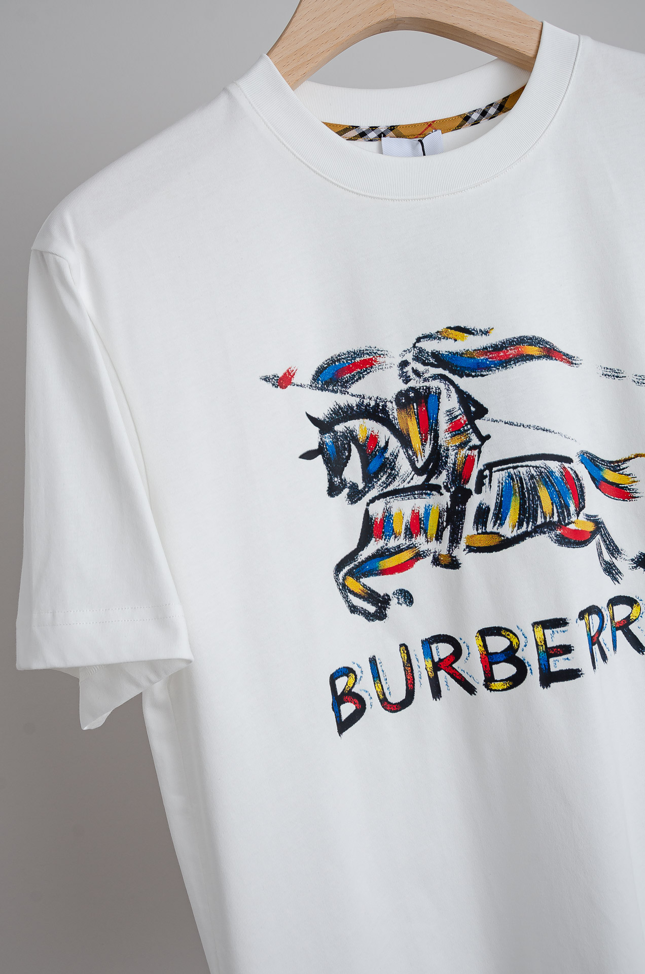 ☀️☀️ Burbe*rry巴宝*莉2026SS时尚潮人必备男士休闲圆领短袖T恤衫#设计理念潮流前卫与尚