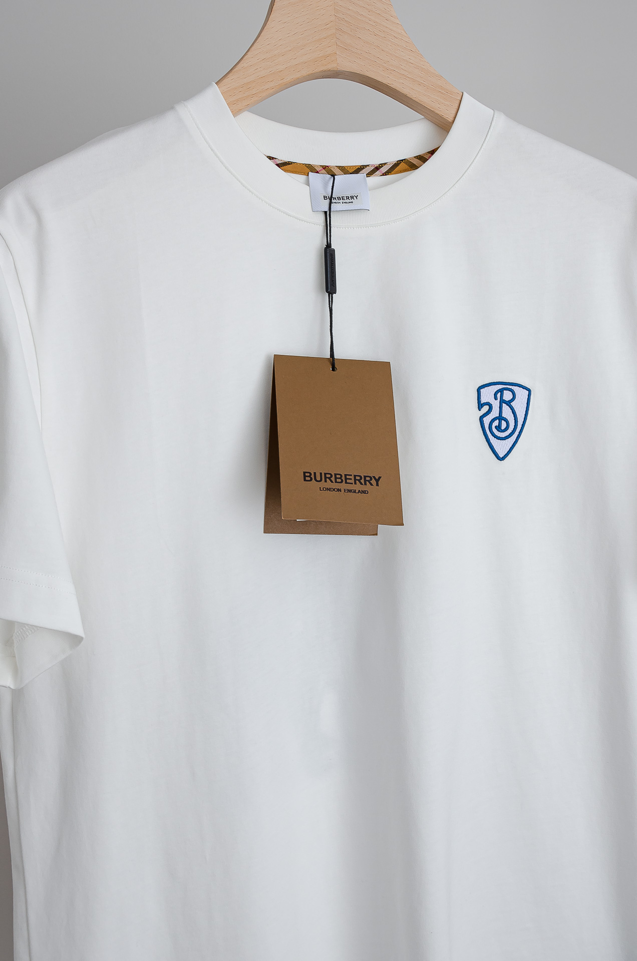☀️☀️ Burbe*rry巴宝*莉2026SS时尚潮人必备男士休闲圆领短袖T恤衫#设计理念潮流前卫与尚