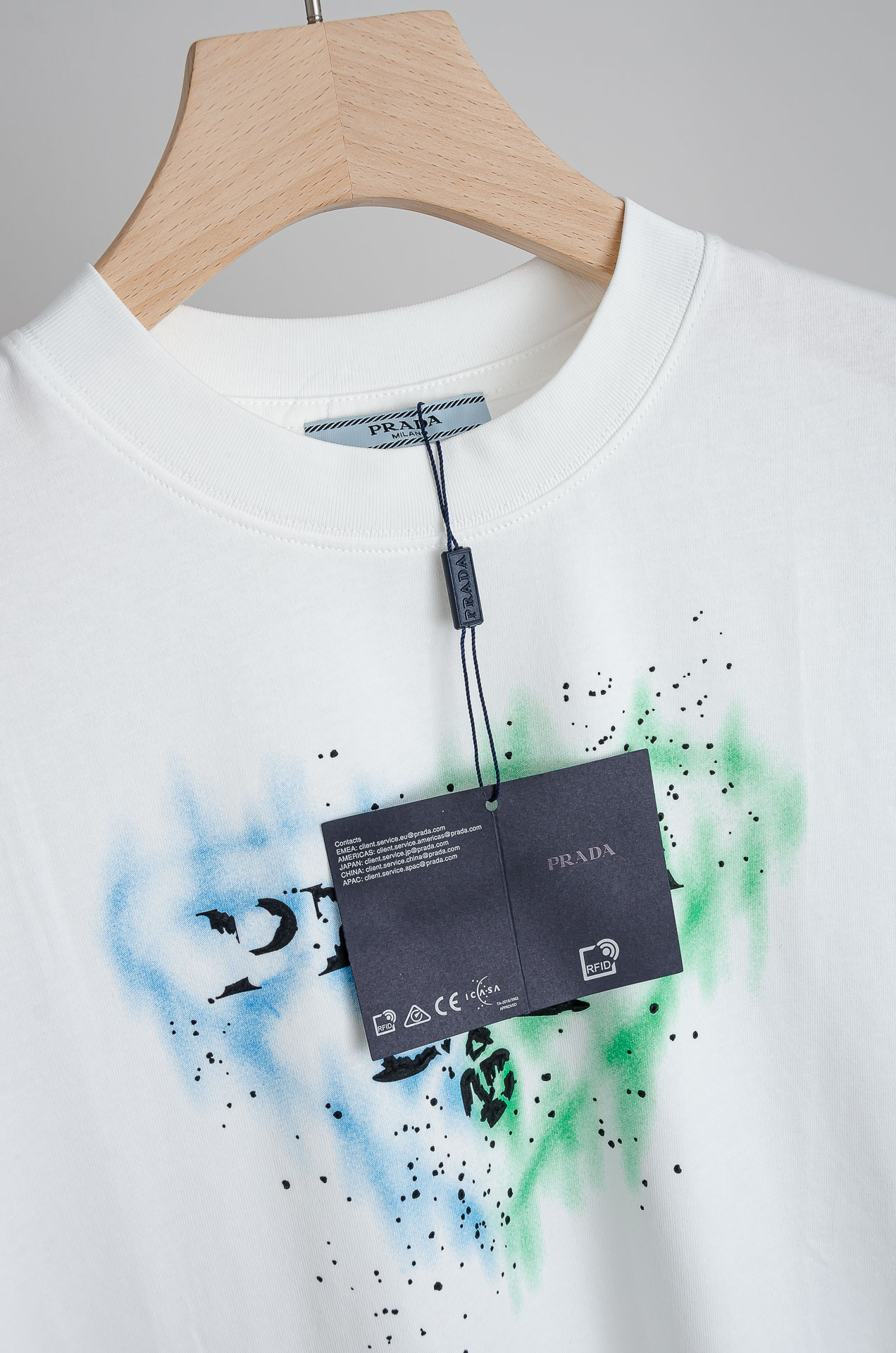 🧨 ☀️☀️PRADA普拉达2026SS时尚潮人必备男士休闲圆领短袖T恤衫#设计理念潮流前卫与尚可持续，