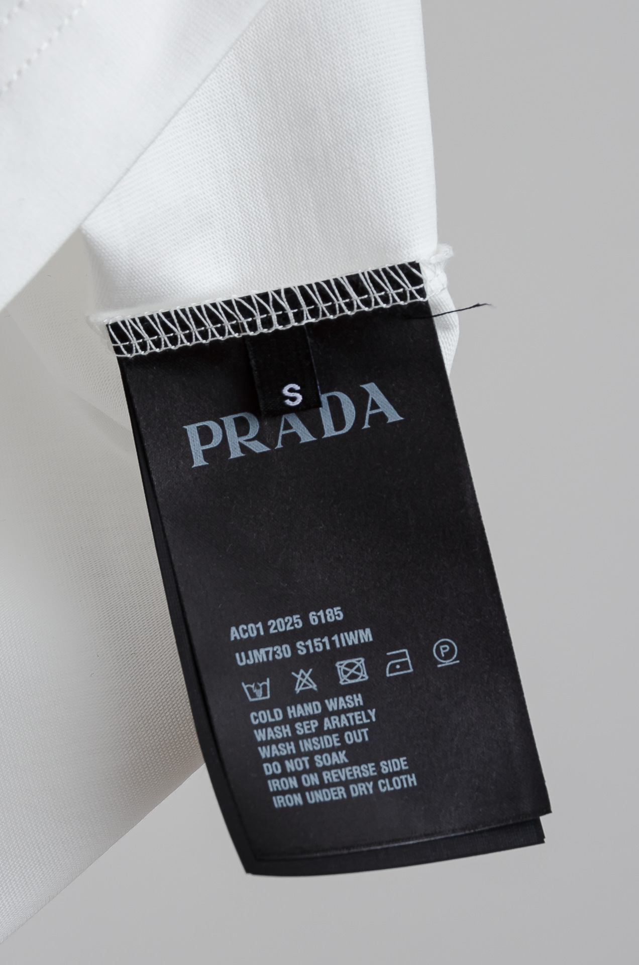 🧨 ☀️☀️PRADA普拉达2026SS时尚潮人必备男士休闲圆领短袖T恤衫#设计理念潮流前卫与尚可持续，