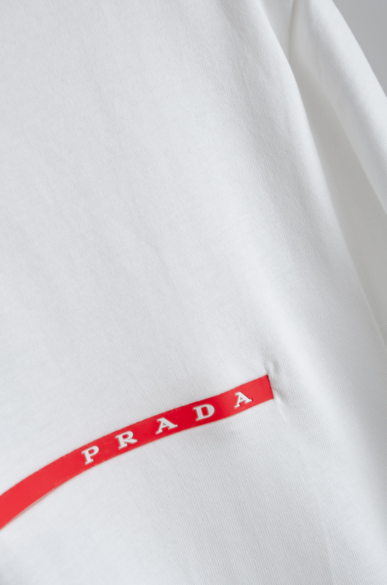 🧨 ☀️☀️PRADA普拉达2026SS时尚潮人必备男士休闲圆领短袖T恤衫#设计理念潮流前卫与尚可持续，