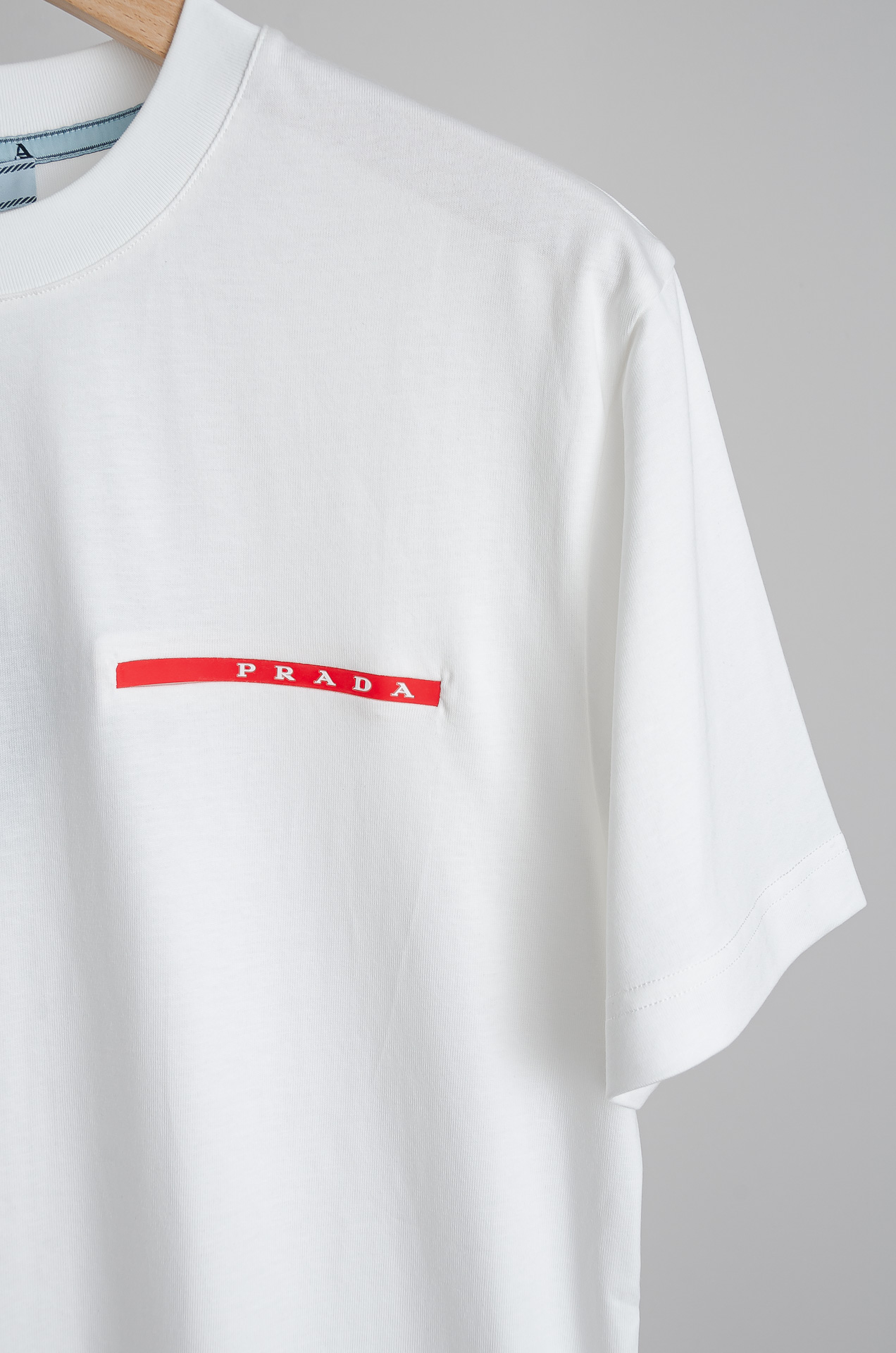 🧨 ☀️☀️PRADA普拉达2026SS时尚潮人必备男士休闲圆领短袖T恤衫#设计理念潮流前卫与尚可持续，