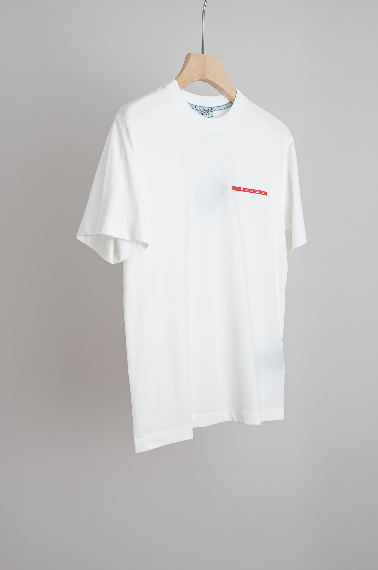🧨 ☀️☀️PRADA普拉达2026SS时尚潮人必备男士休闲圆领短袖T恤衫#设计理念潮流前卫与尚可持续，