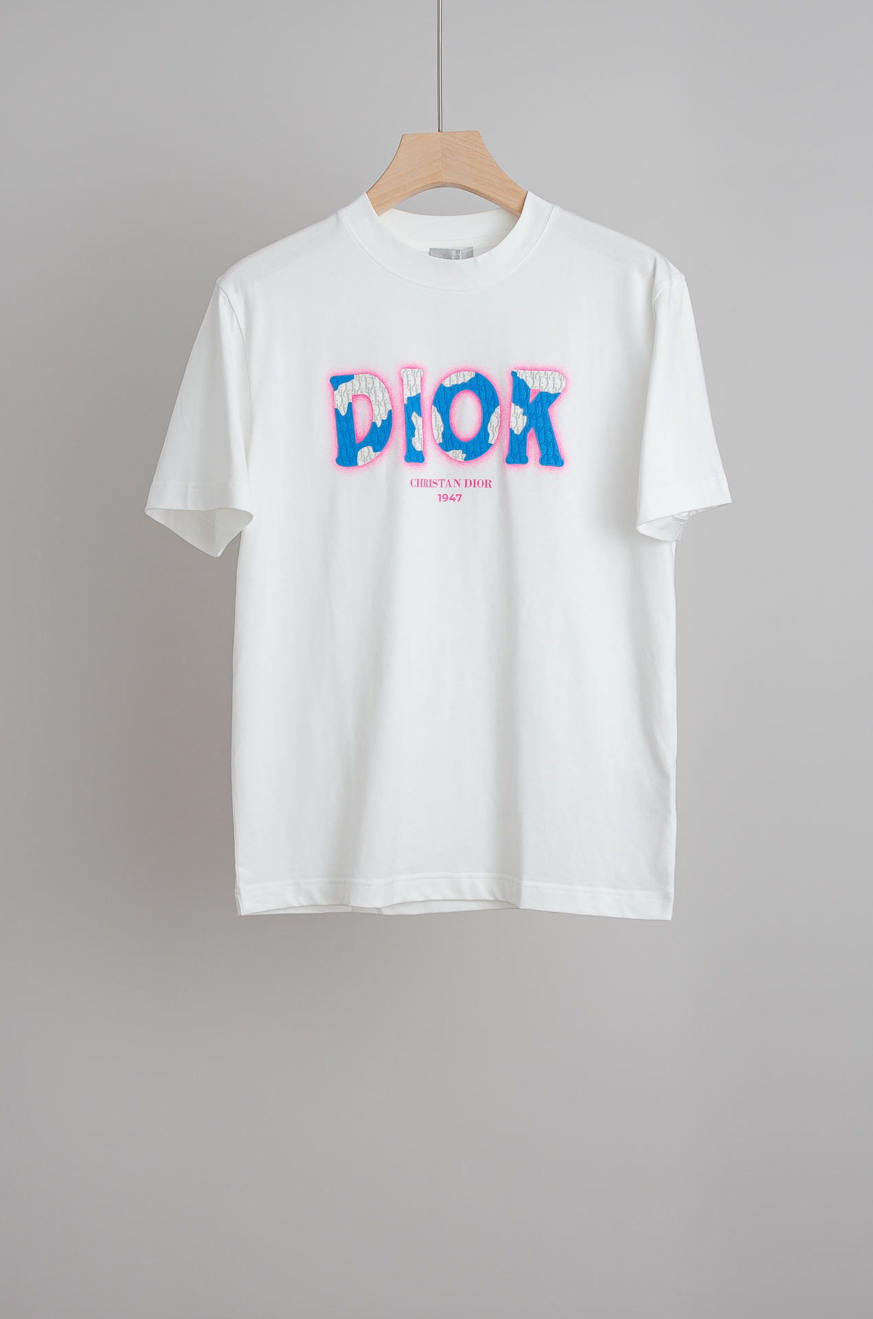 🧨 ☀️☀️Dior迪奥2026SS时尚潮人必备男士休闲圆领短袖T恤衫#设计理念潮流前卫与尚可持续，选用