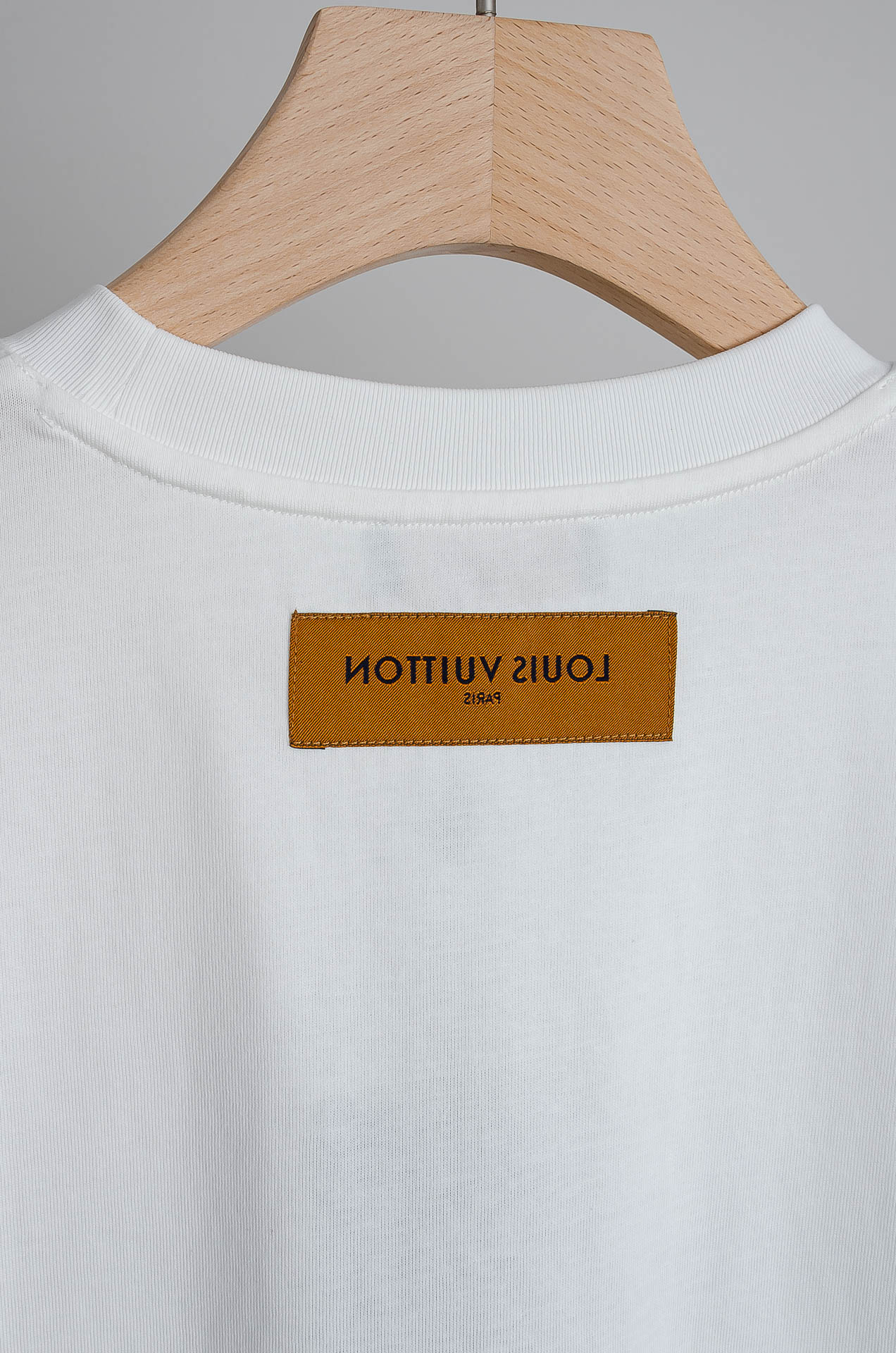 ☀️☀️ LV 2026SS时尚潮人必备男士休闲圆领短袖T恤衫#设计理念潮流前卫与尚可持续，前幅印花更加