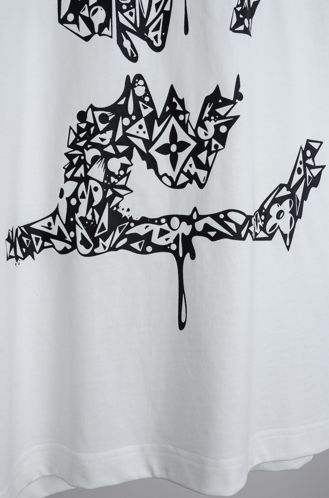 ☀️☀️ LV 2026SS时尚潮人必备男士休闲圆领短袖T恤衫#设计理念潮流前卫与尚可持续，前幅印花更加