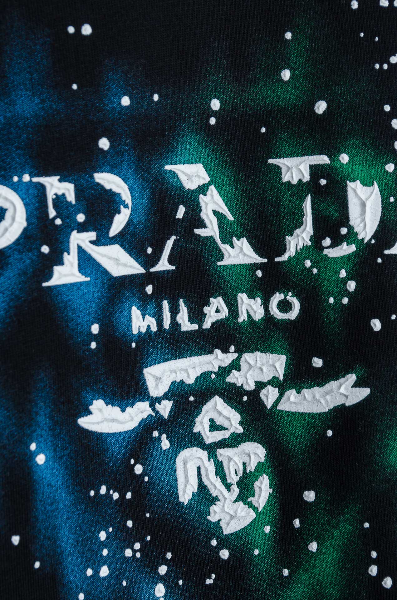 🧨 ☀️☀️PRADA普拉达2026SS时尚潮人必备男士休闲圆领短袖T恤衫#设计理念潮流前卫与尚可持续，