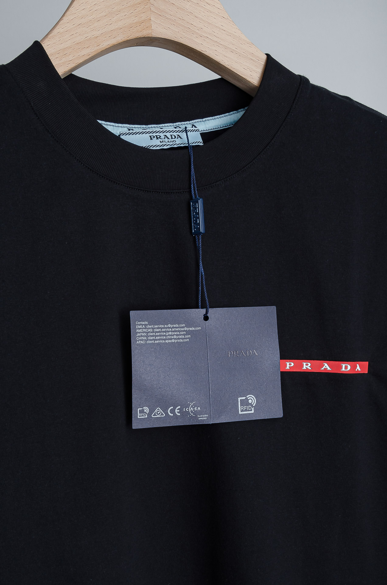 🧨 ☀️☀️PRADA普拉达2026SS时尚潮人必备男士休闲圆领短袖T恤衫#设计理念潮流前卫与尚可持续，