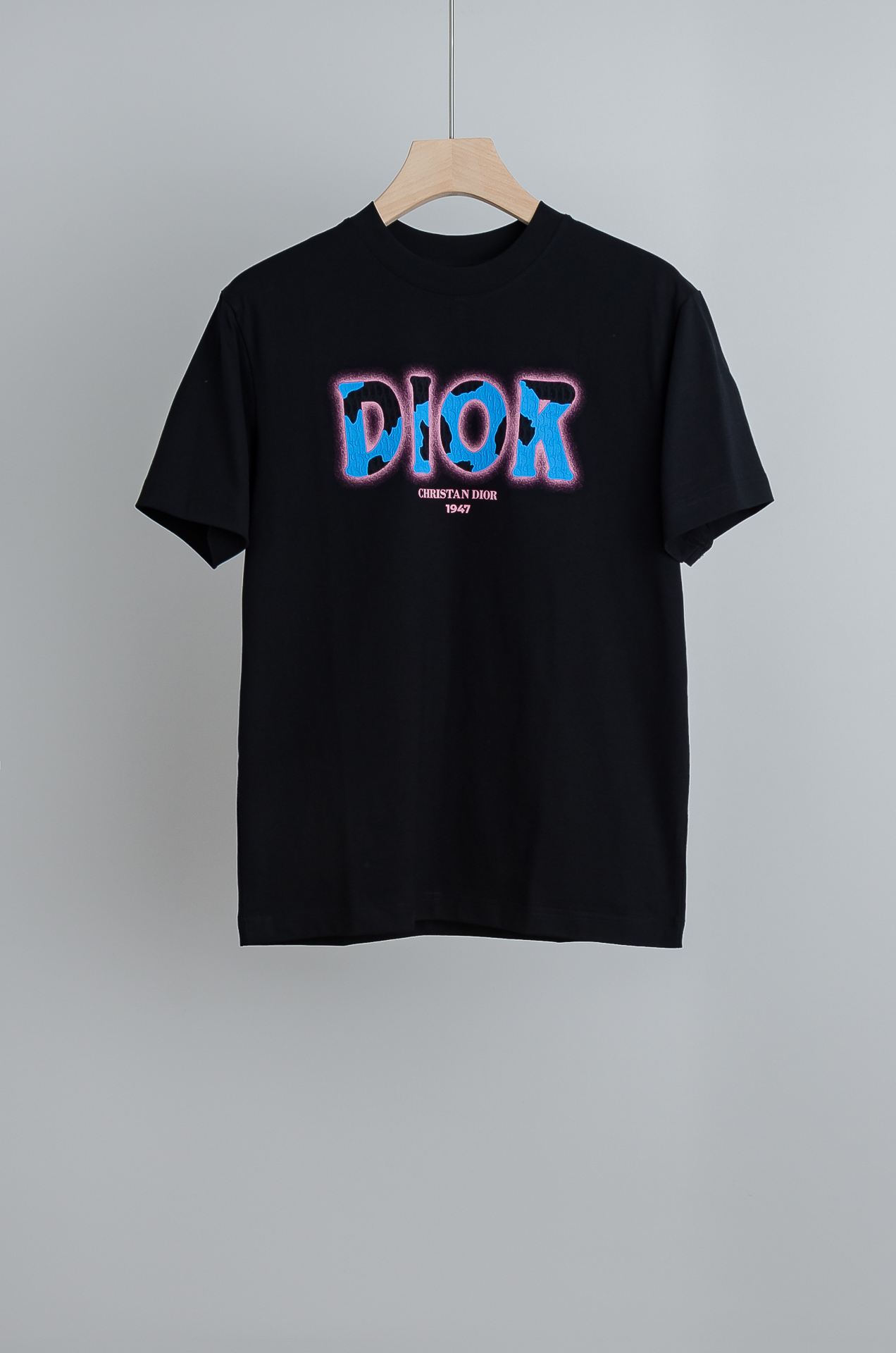 🧨 ☀️☀️Dior迪奥2026SS时尚潮人必备男士休闲圆领短袖T恤衫#设计理念潮流前卫与尚可持续，选用