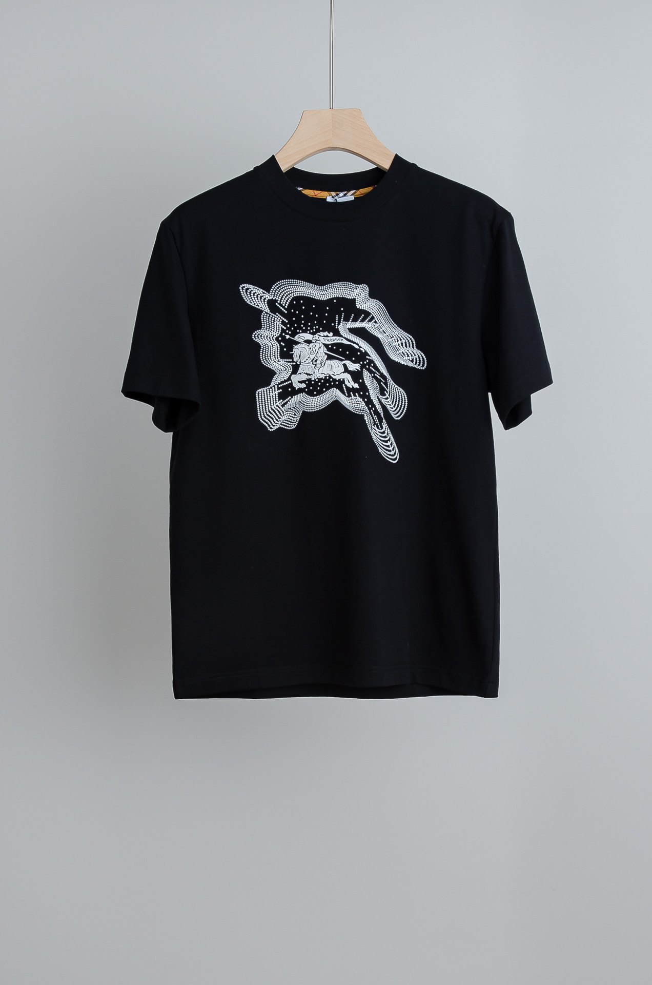 ☀️☀️ Burbe*rry巴宝*莉2026SS时尚潮人必备男士休闲圆领短袖T恤衫#设计理念潮流前卫与尚