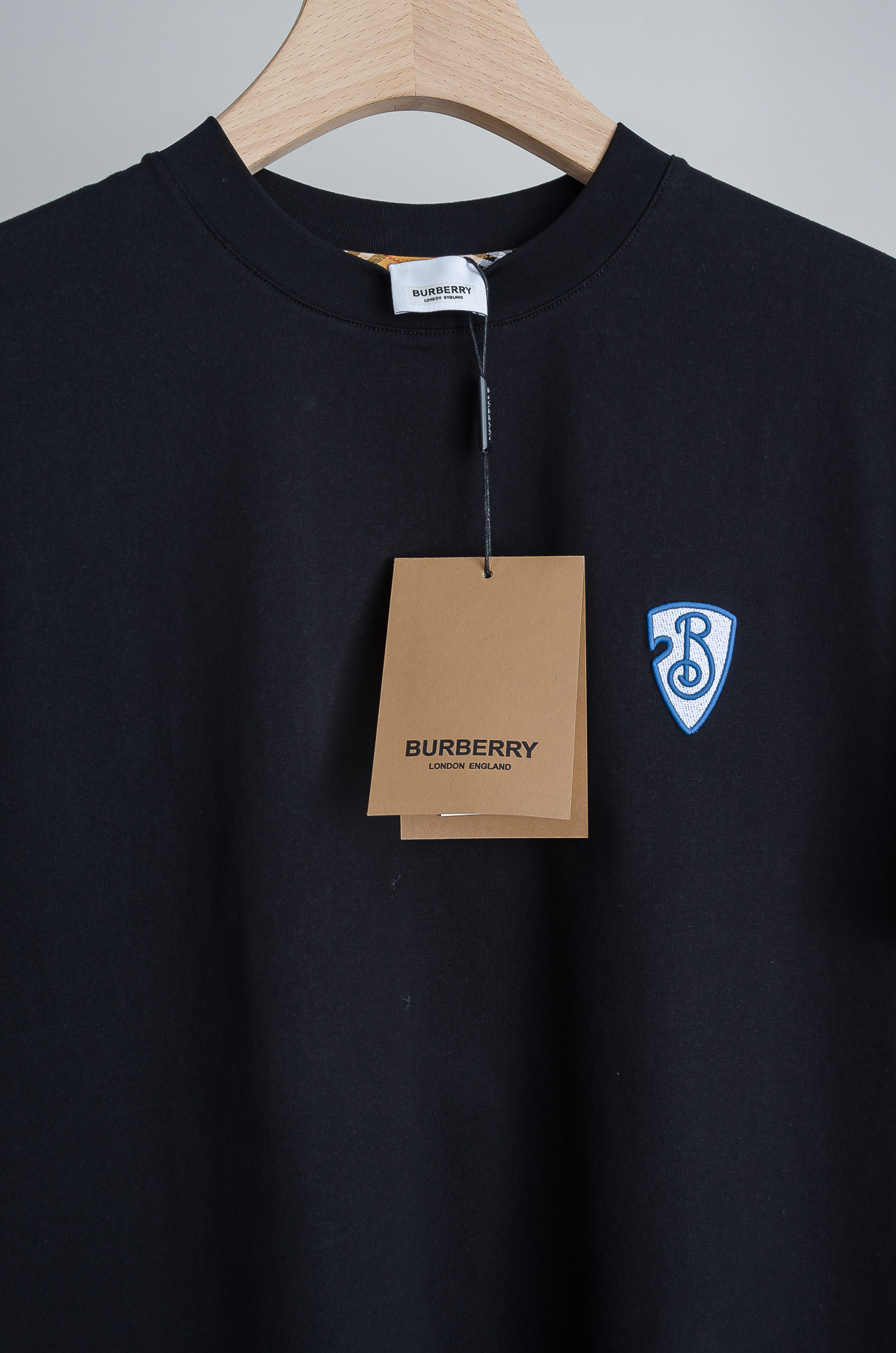 ☀️☀️ Burbe*rry巴宝*莉2026SS时尚潮人必备男士休闲圆领短袖T恤衫#设计理念潮流前卫与尚