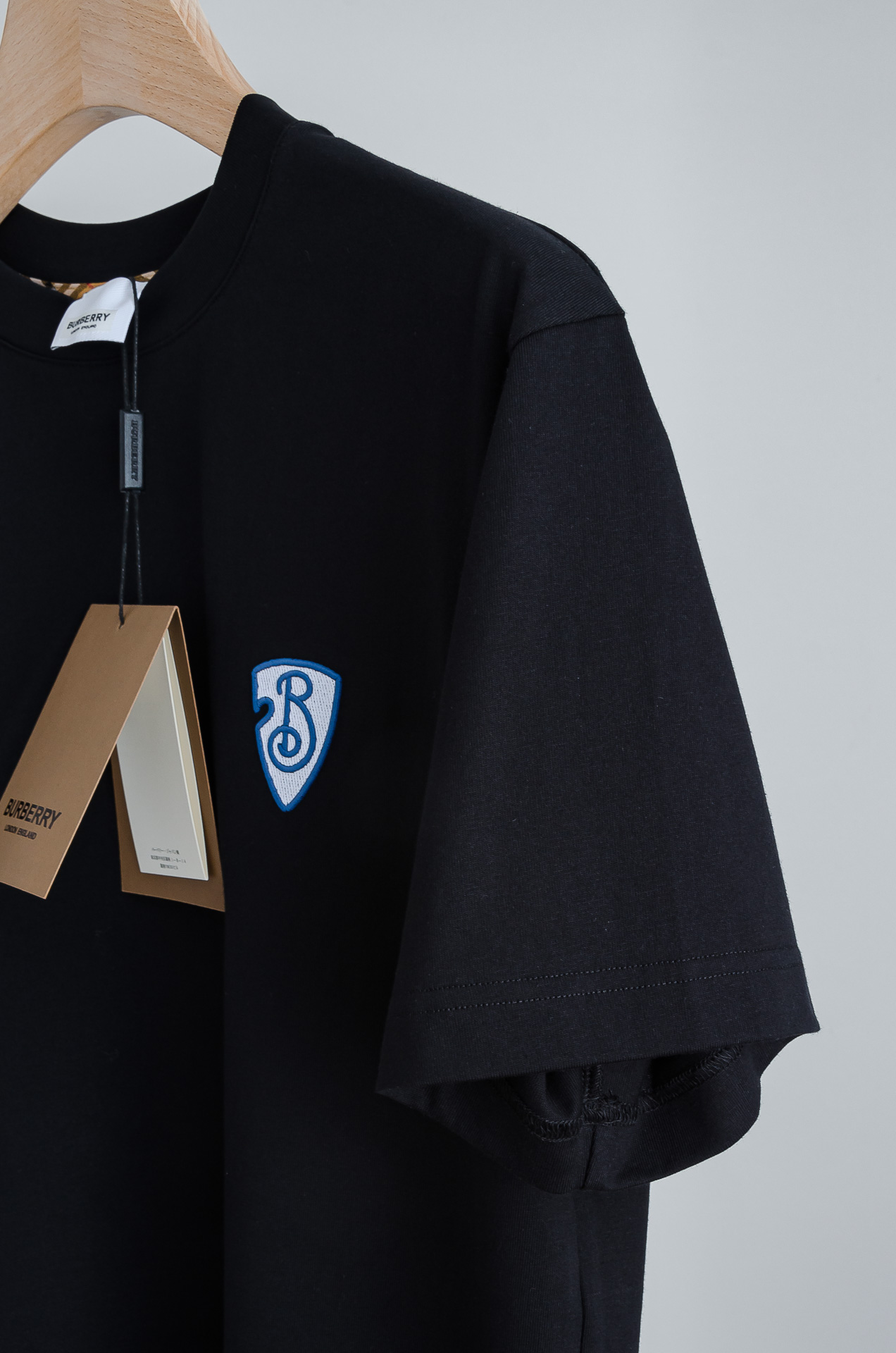 ☀️☀️ Burbe*rry巴宝*莉2026SS时尚潮人必备男士休闲圆领短袖T恤衫#设计理念潮流前卫与尚