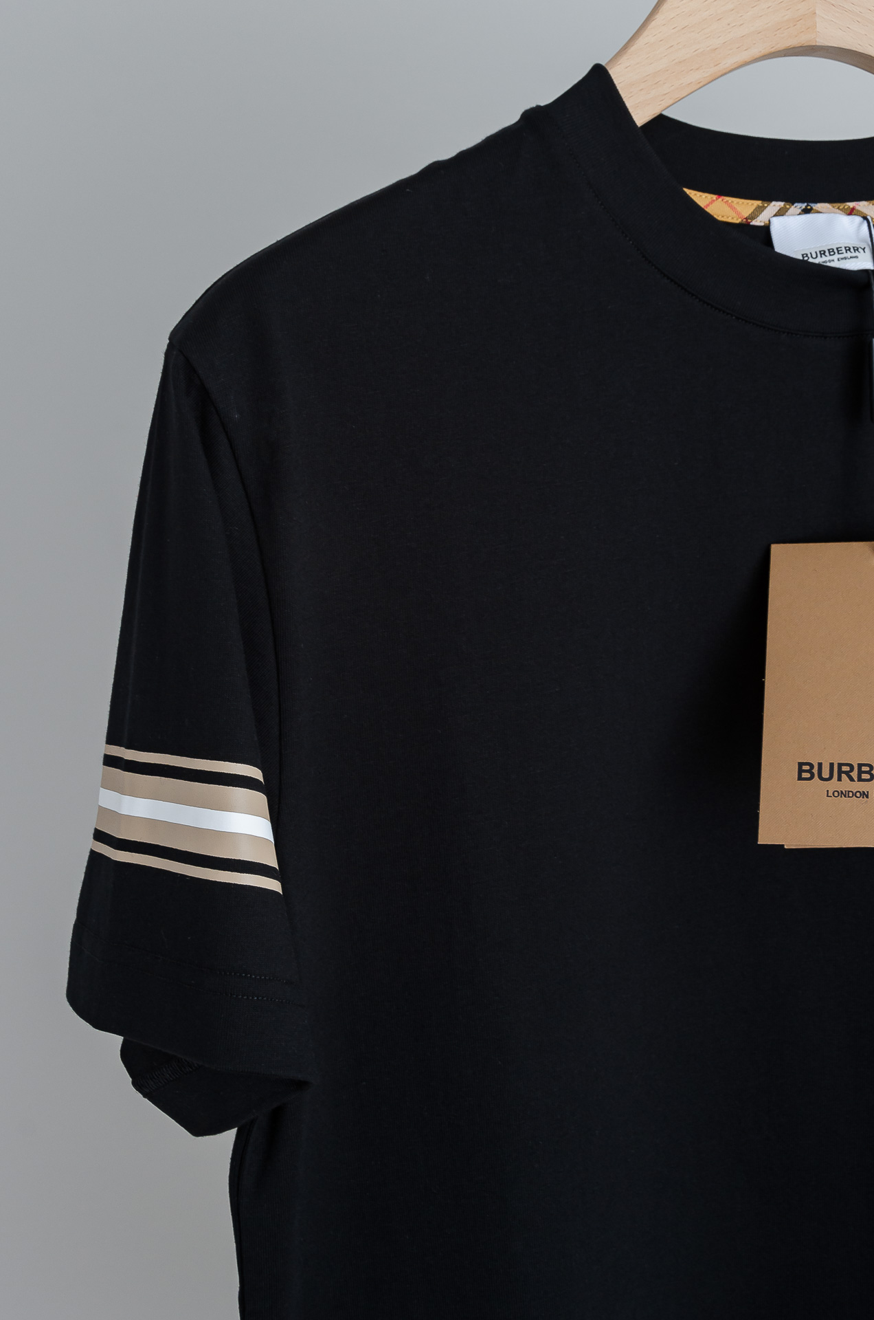 ☀️☀️ Burbe*rry巴宝*莉2026SS时尚潮人必备男士休闲圆领短袖T恤衫#设计理念潮流前卫与尚
