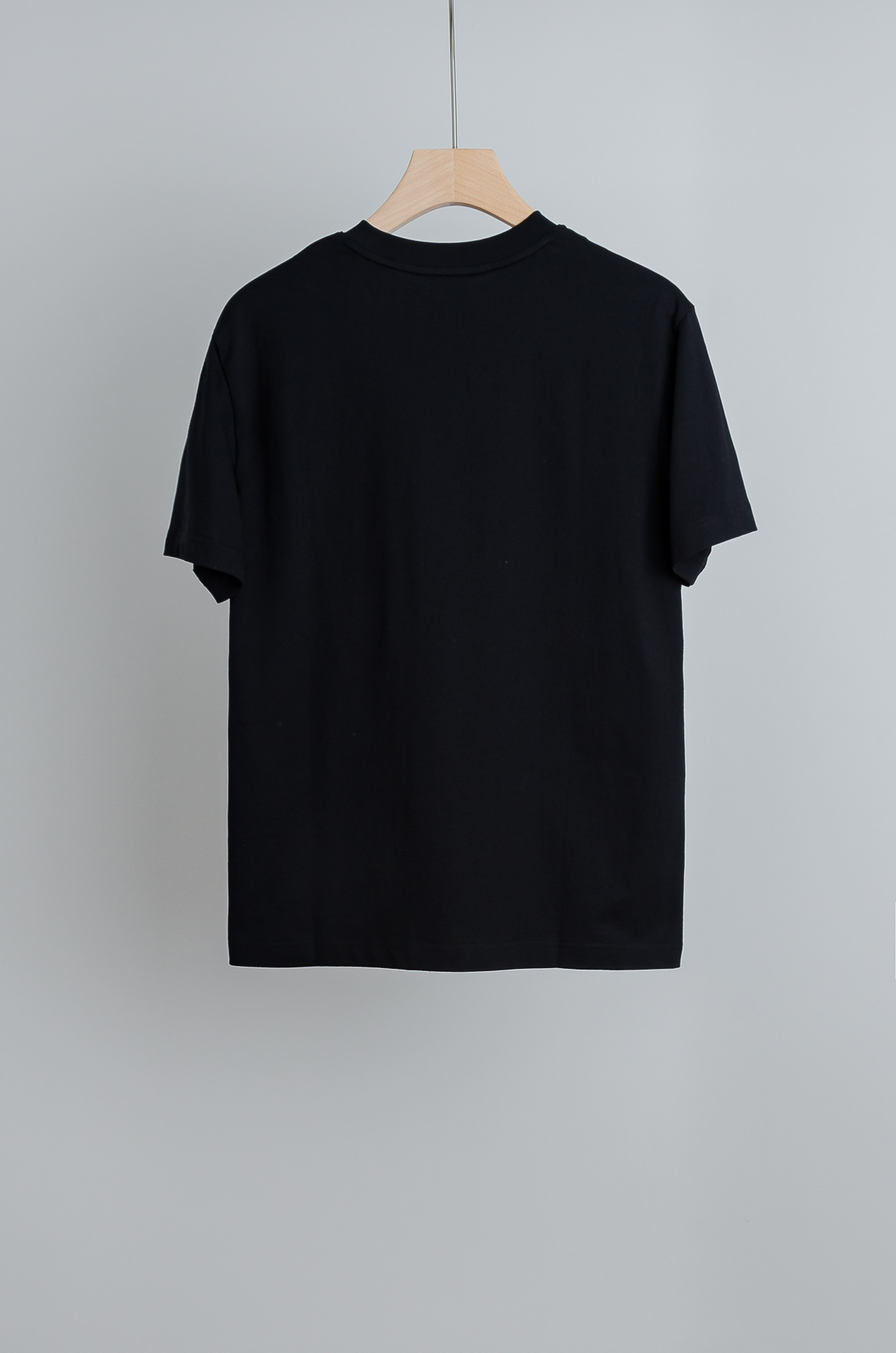 ☀️☀️ Burbe*rry巴宝*莉2026SS时尚潮人必备男士休闲圆领短袖T恤衫#设计理念潮流前卫与尚