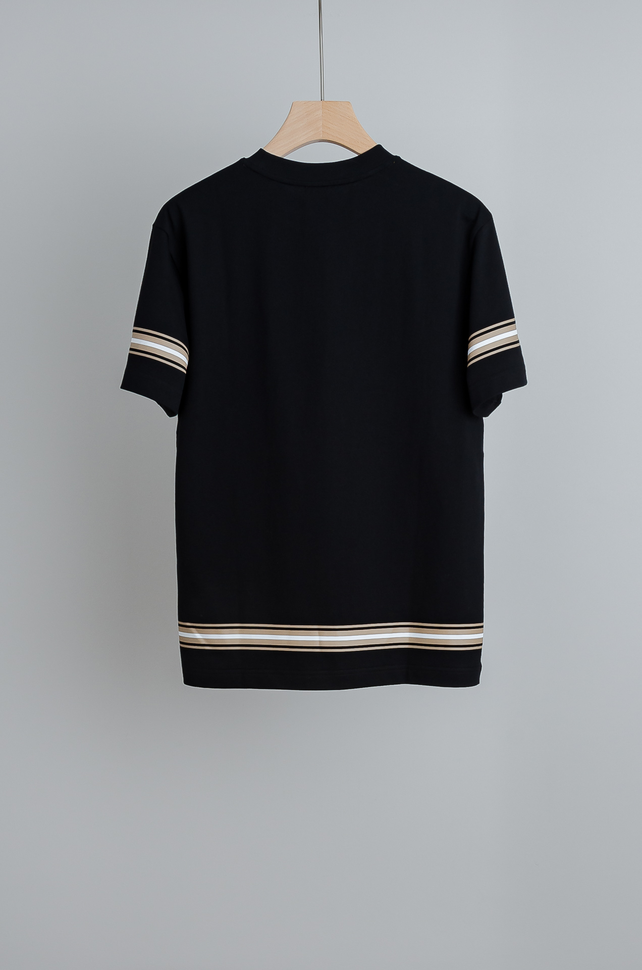 ☀️☀️ Burbe*rry巴宝*莉2026SS时尚潮人必备男士休闲圆领短袖T恤衫#设计理念潮流前卫与尚