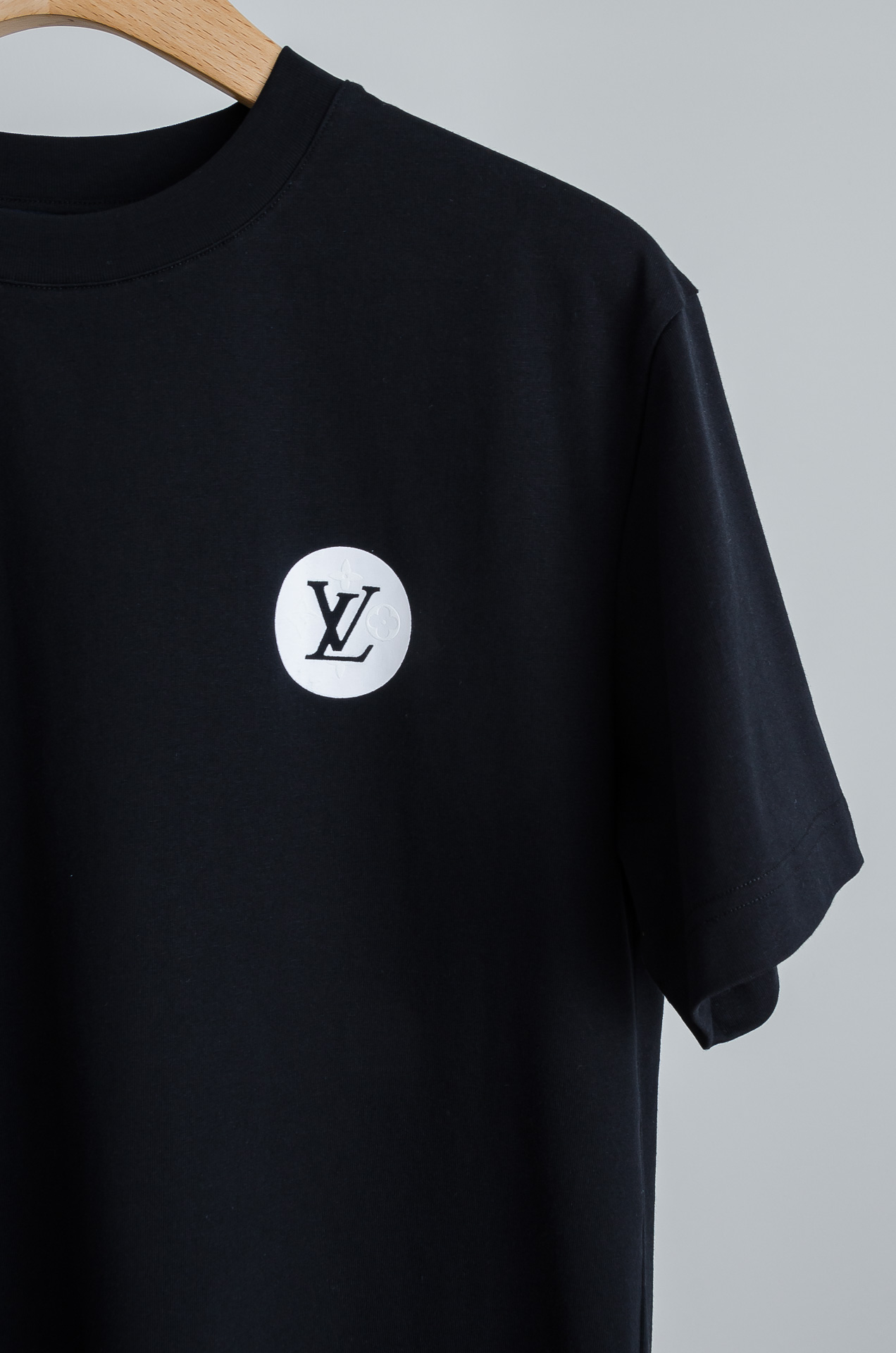 ☀️☀️ LV 2026SS时尚潮人必备男士休闲圆领短袖T恤衫#设计理念潮流前卫与尚可持续，前幅印花更加