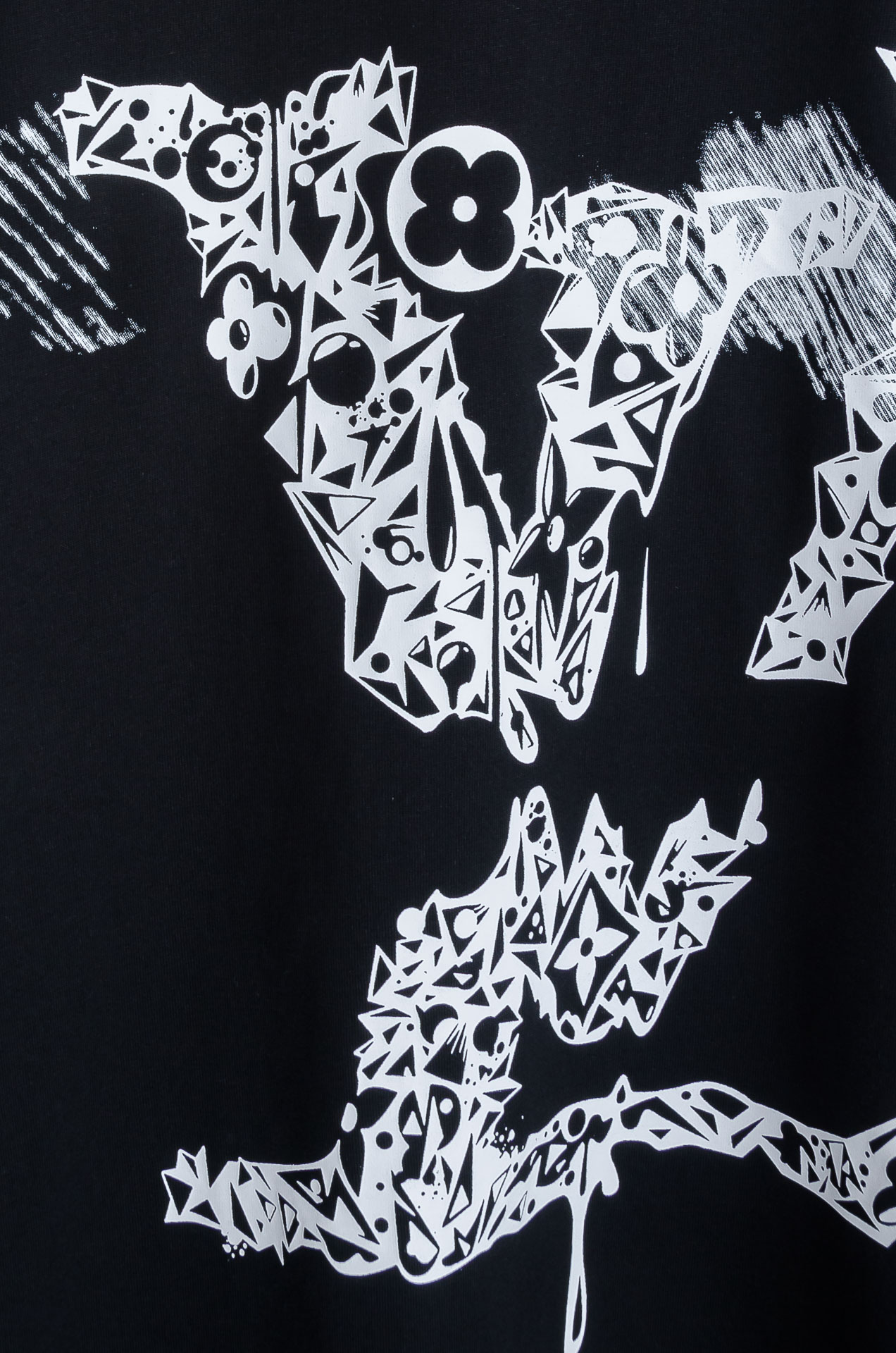 ☀️☀️ LV 2026SS时尚潮人必备男士休闲圆领短袖T恤衫#设计理念潮流前卫与尚可持续，前幅印花更加