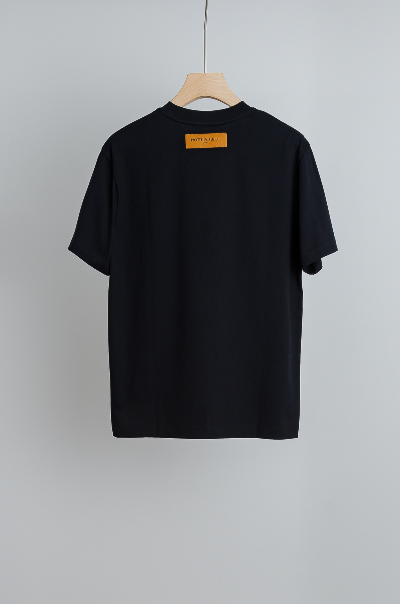 ☀️☀️ LV 2026SS时尚潮人必备男士休闲圆领短袖T恤衫#设计理念潮流前卫与尚可持续，前幅印花更加