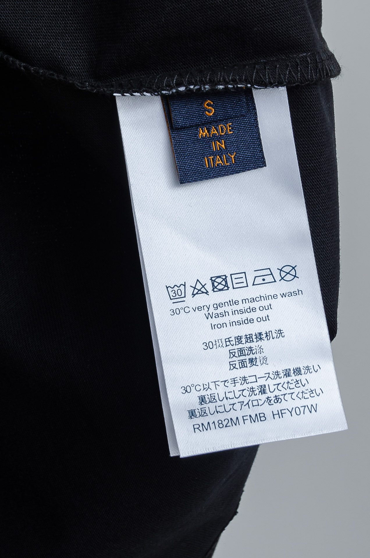 ☀️☀️ LV 2026SS时尚潮人必备男士休闲圆领短袖T恤衫#设计理念潮流前卫与尚可持续，胸前刺绣立体