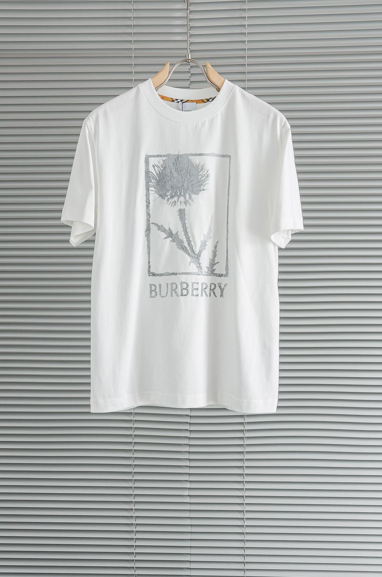 Burbe*rry巴宝莉2026SS时尚潮人必备男士休闲圆领短袖T恤衫#设计理念潮流前卫与尚可持续，选用