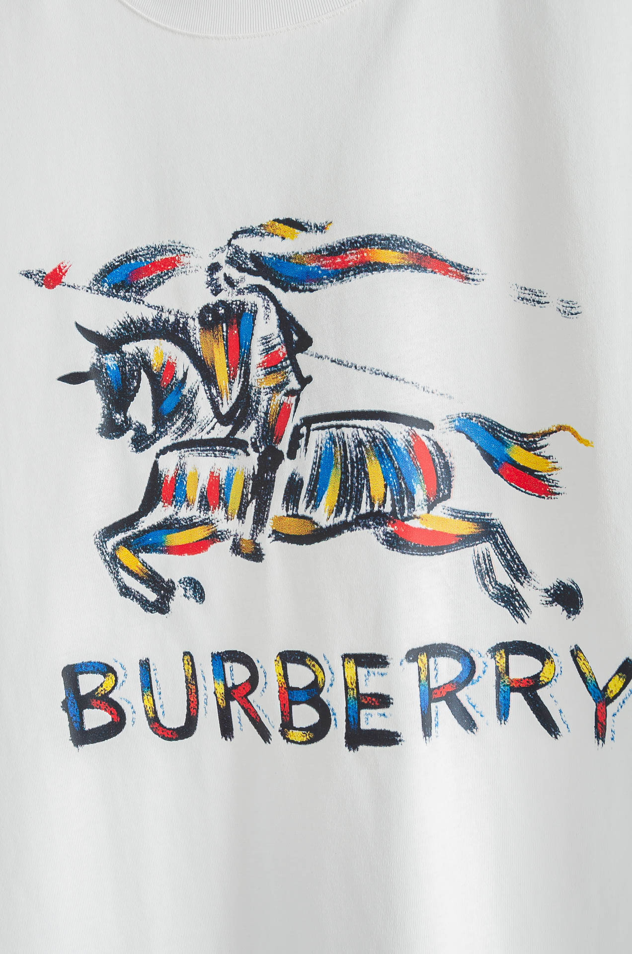 Burbe*rry巴宝莉2026SS时尚潮人必备男士休闲圆领短袖T恤衫#设计理念潮流前卫与尚可持续，选用