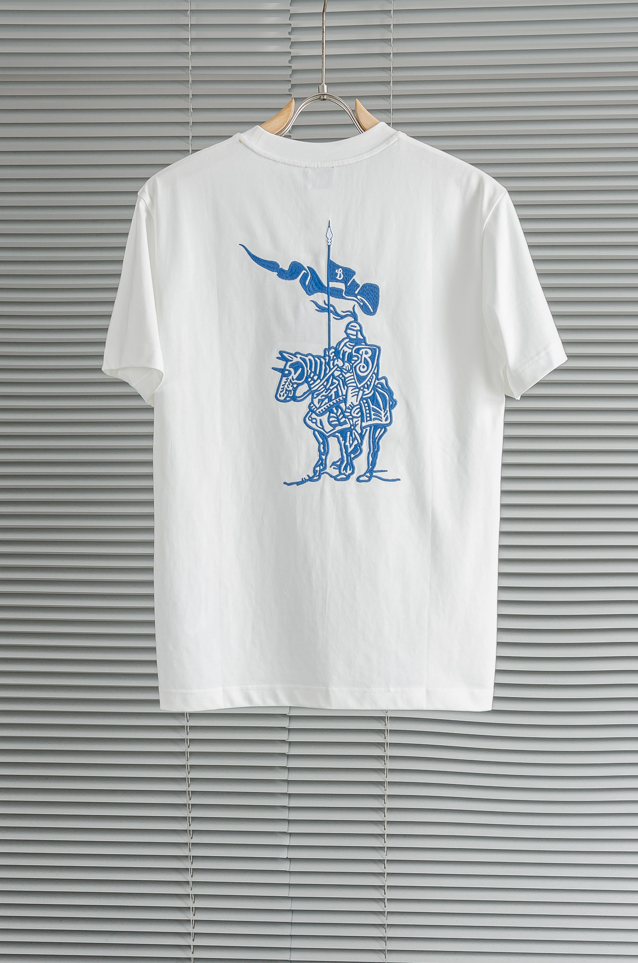 Burbe*rry巴宝莉2026SS时尚潮人必备男士休闲圆领短袖T恤衫#设计理念潮流前卫与尚可持续，选用