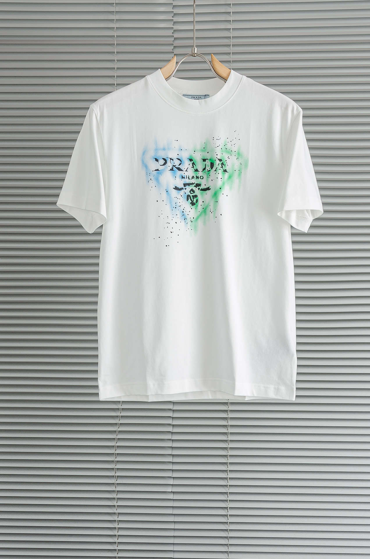 PRADA普拉达2026SS时尚潮人必备男士休闲圆领短袖T恤衫#设计理念潮流前卫与尚可持续，选用客供进口