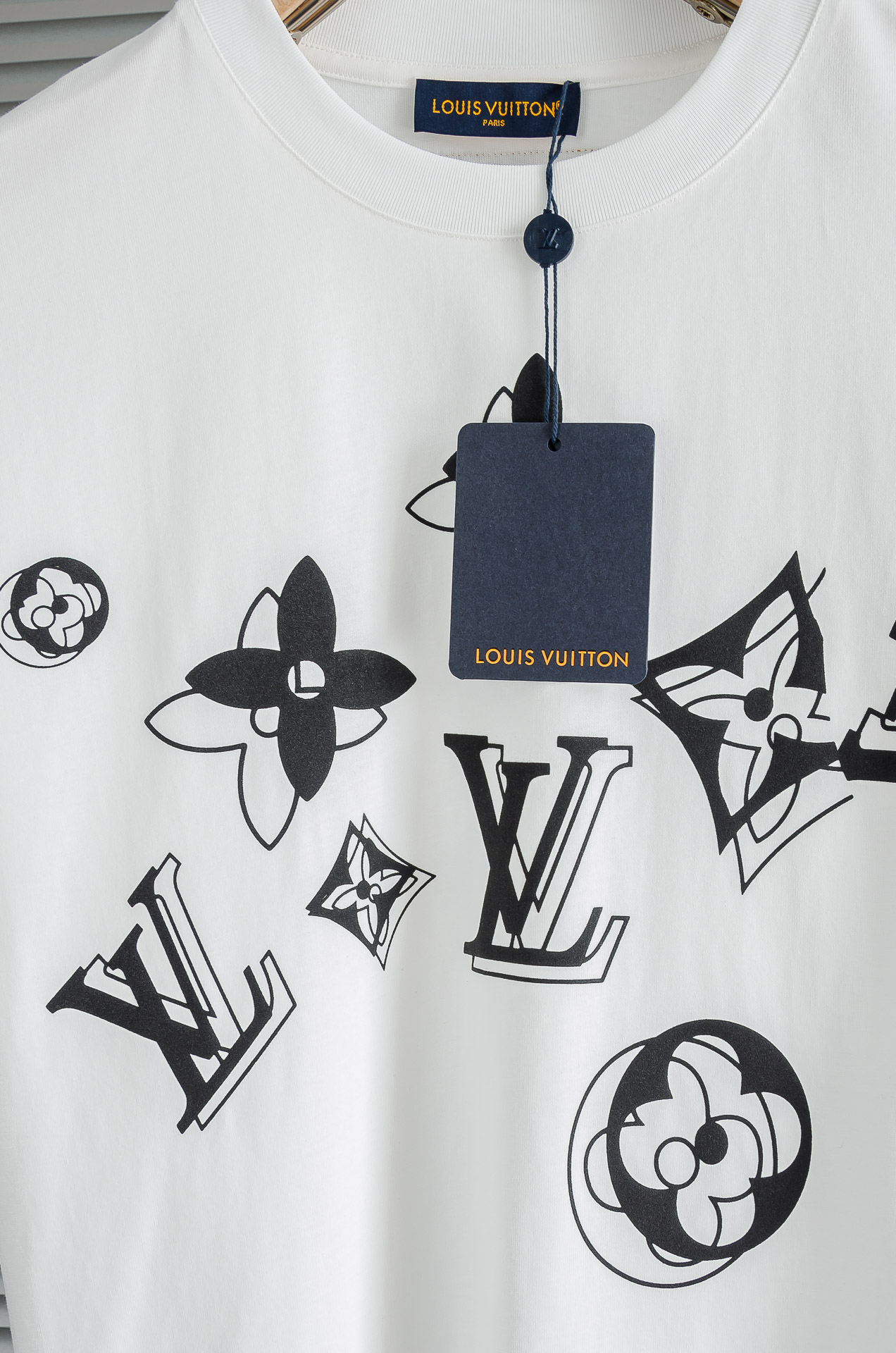 🆕 LV 2026SS时尚潮人必备男士休闲圆领短袖T恤衫#设计理念潮流前卫与尚可持续，选用客供进口100