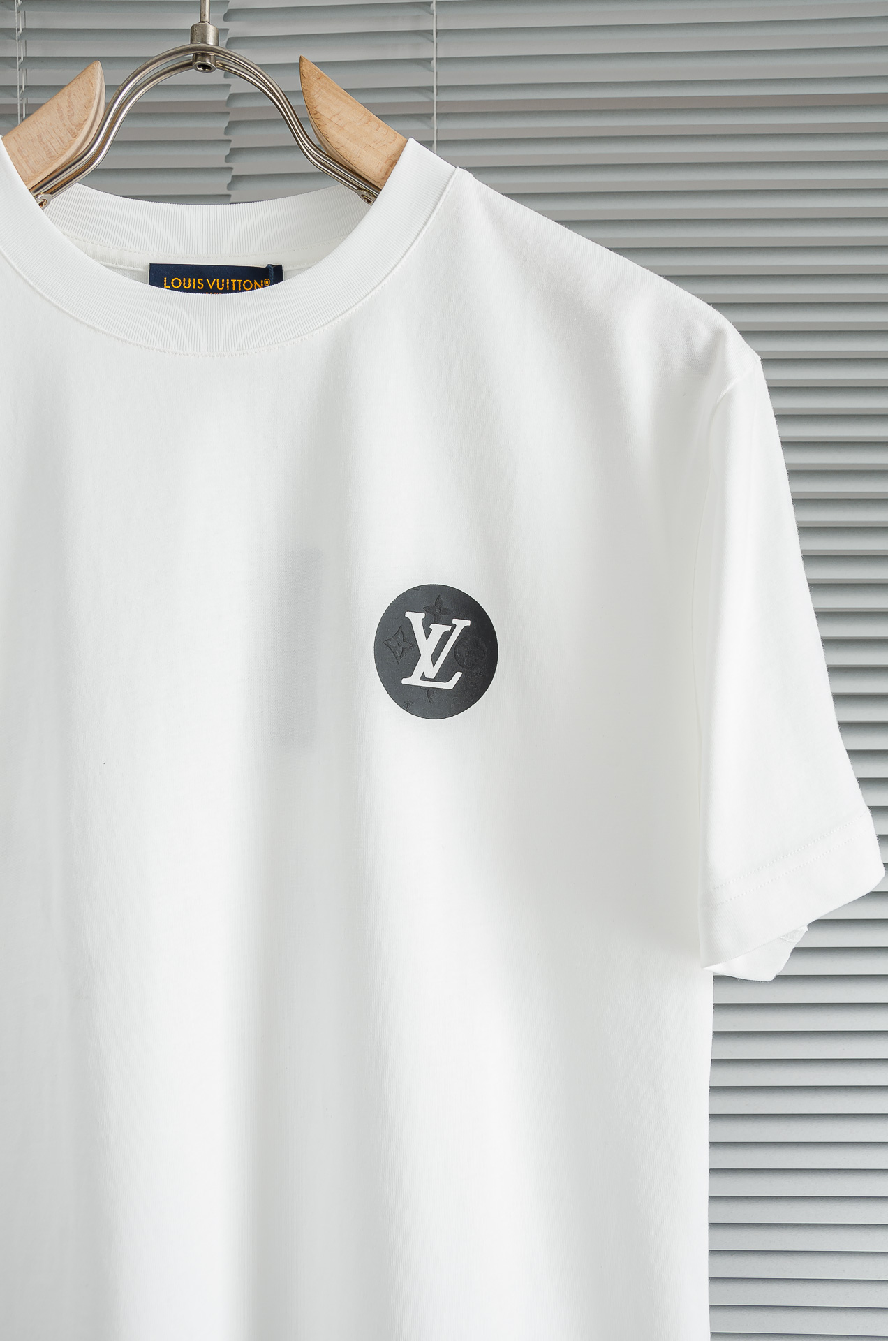 🆕 LV 2026SS时尚潮人必备男士休闲圆领短袖T恤衫#设计理念潮流前卫与尚可持续，选用客供进口100